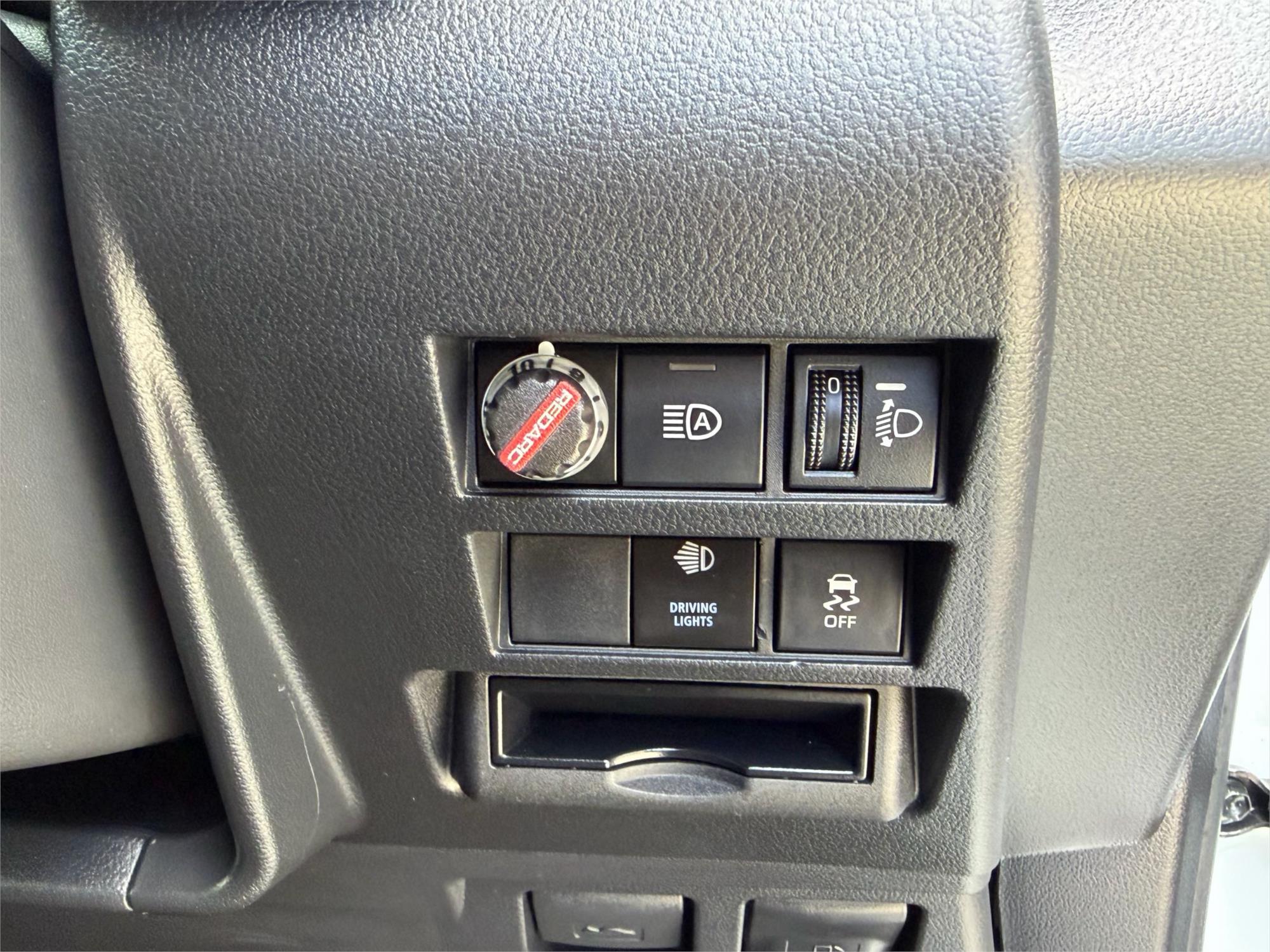 
								2024 Toyota Landcruiser GXL full									