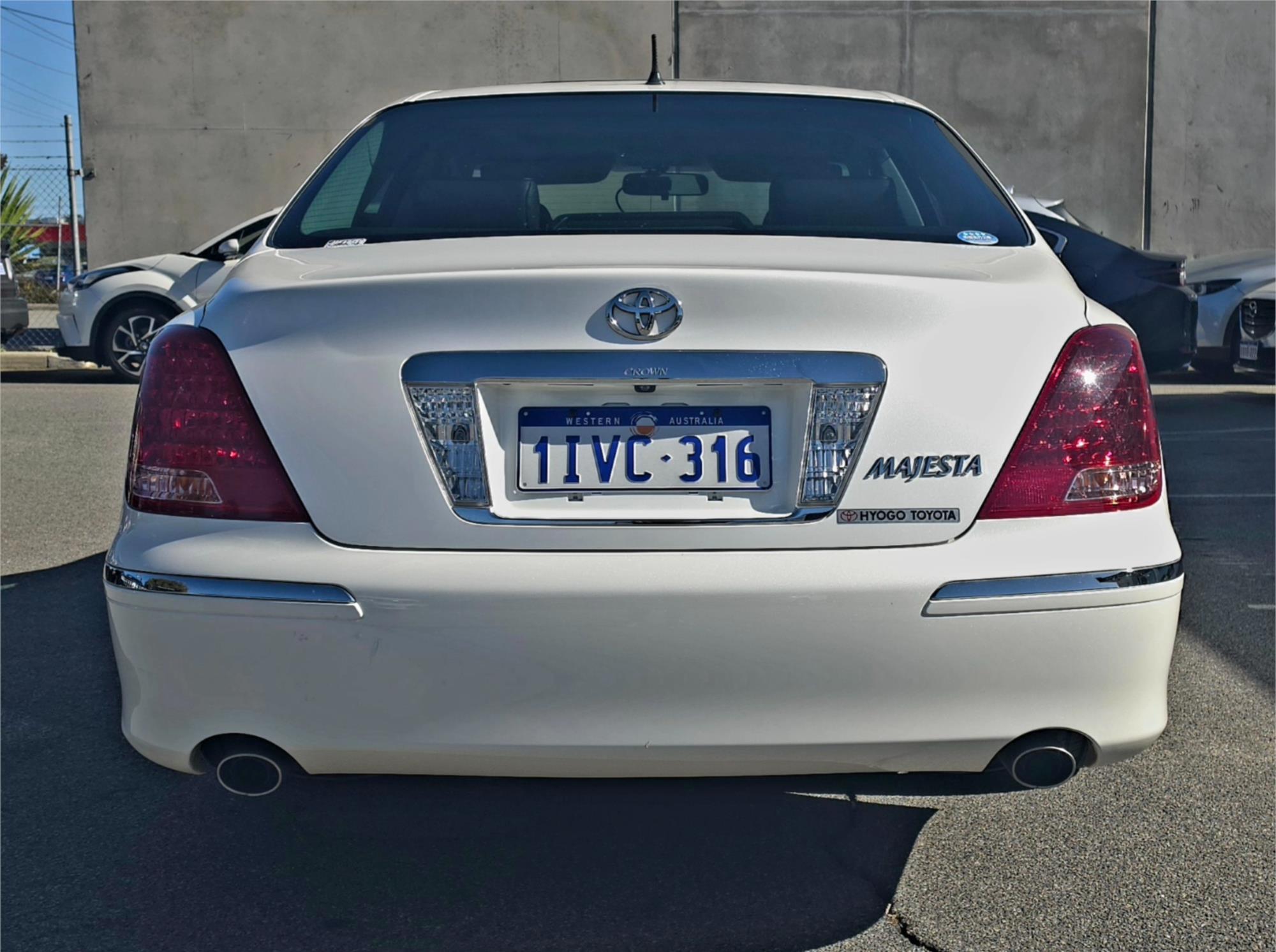 
								2005 Toyota Crown Majesta full									