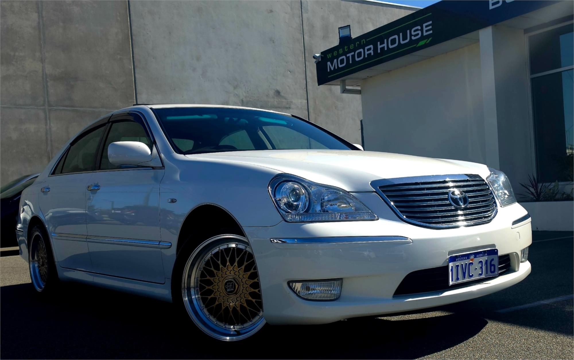 
								2005 Toyota Crown Majesta full									