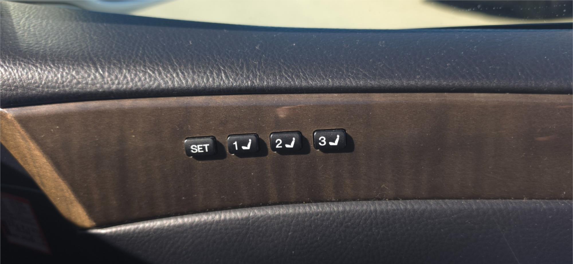 
								2005 Toyota Crown Majesta full									