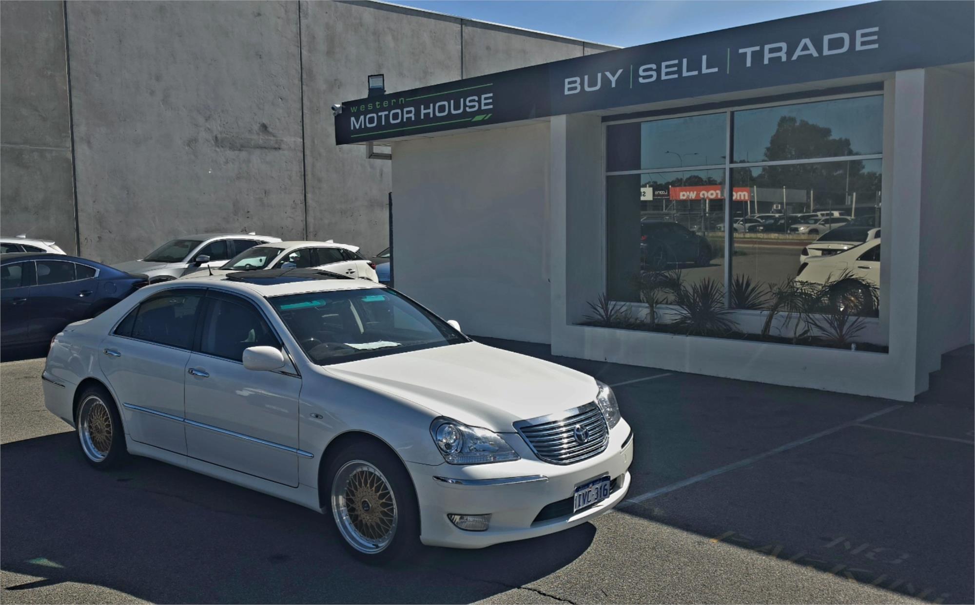
								2005 Toyota Crown Majesta full									