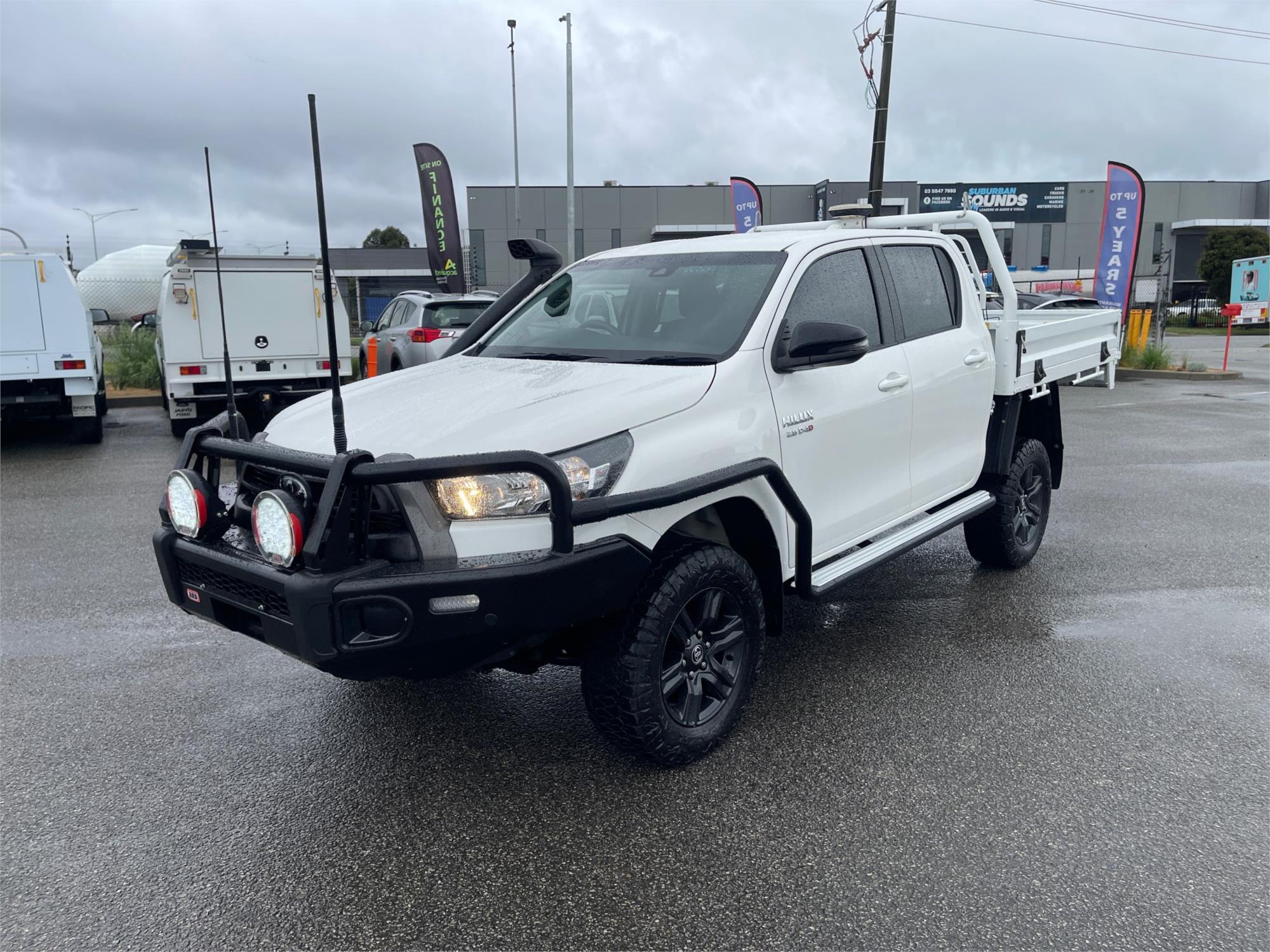 
								2023 Toyota Hilux SR full									