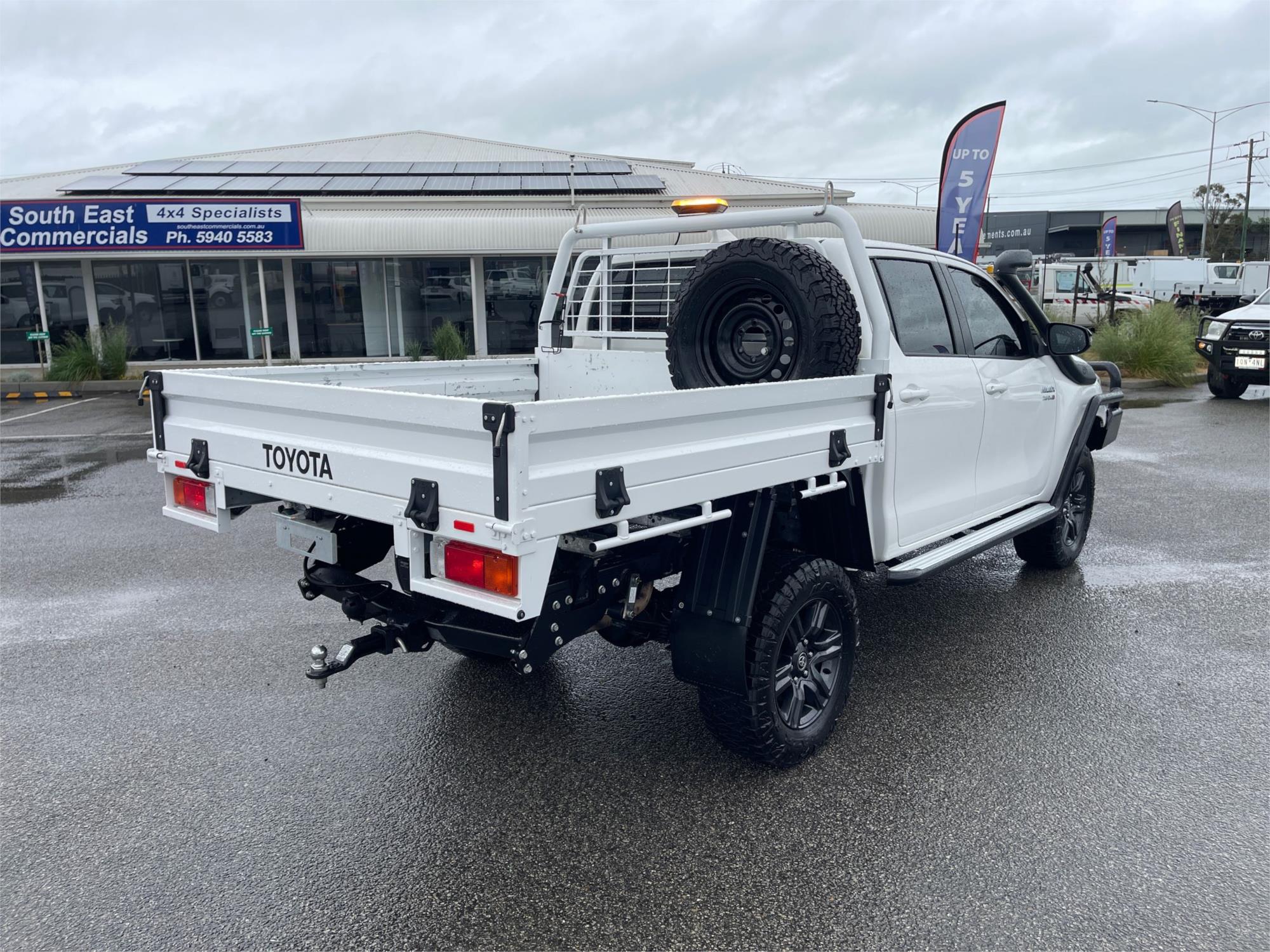 
								2023 Toyota Hilux SR full									