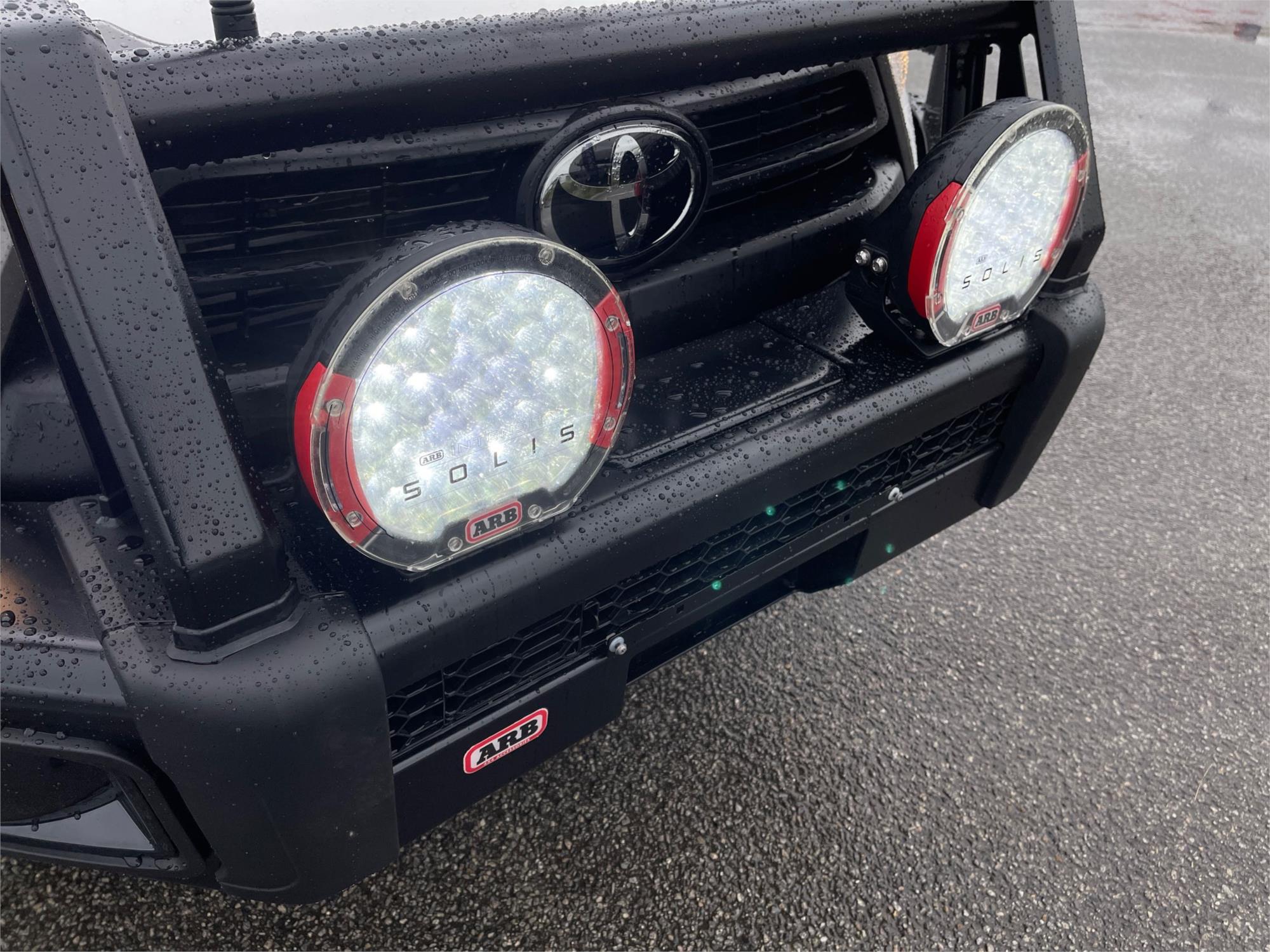 
								2023 Toyota Hilux SR full									