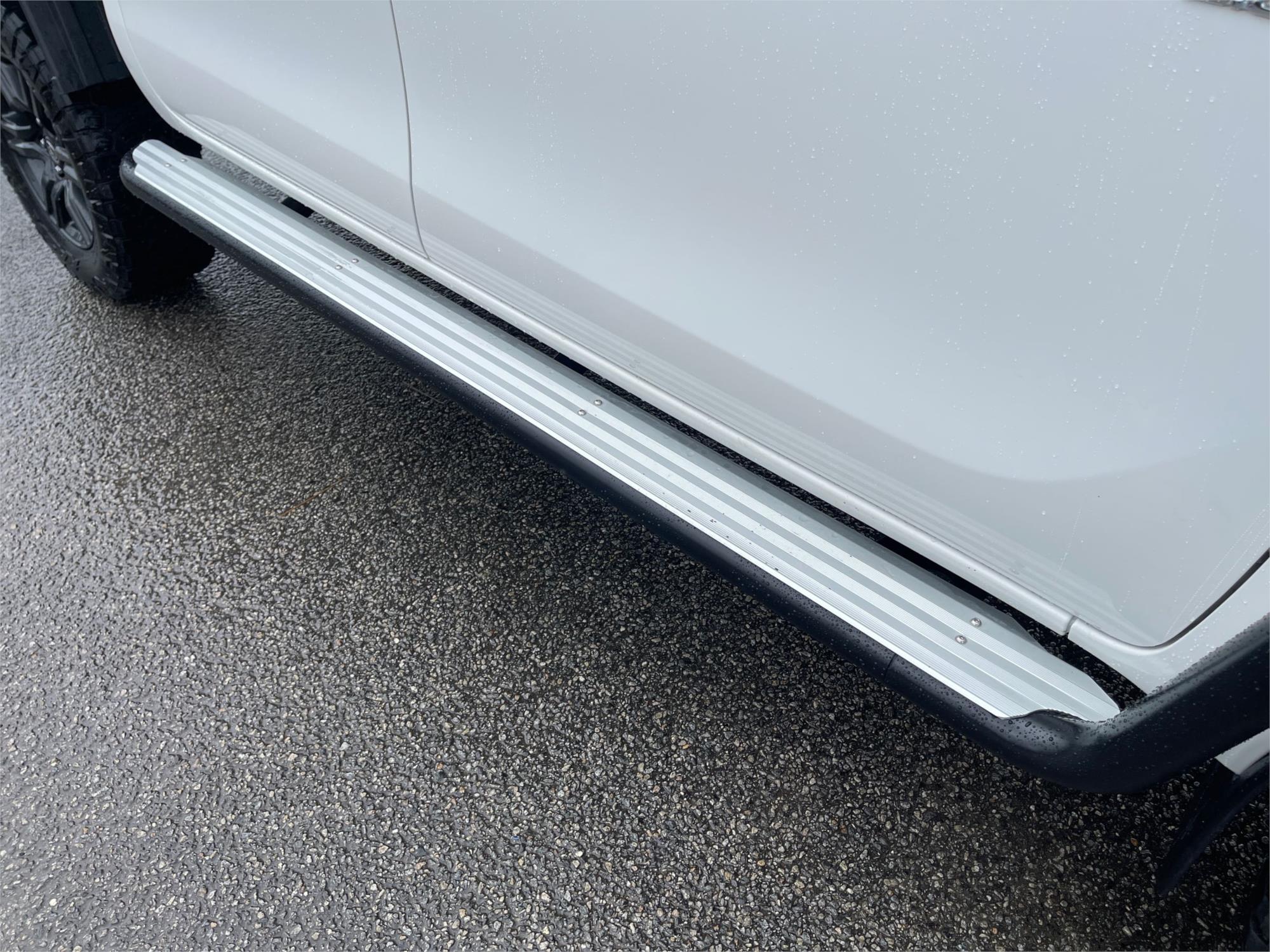 
								2023 Toyota Hilux SR full									