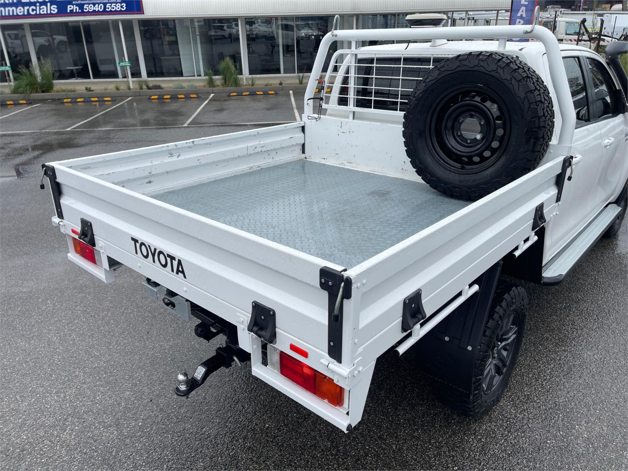 
								2023 Toyota Hilux SR full									
