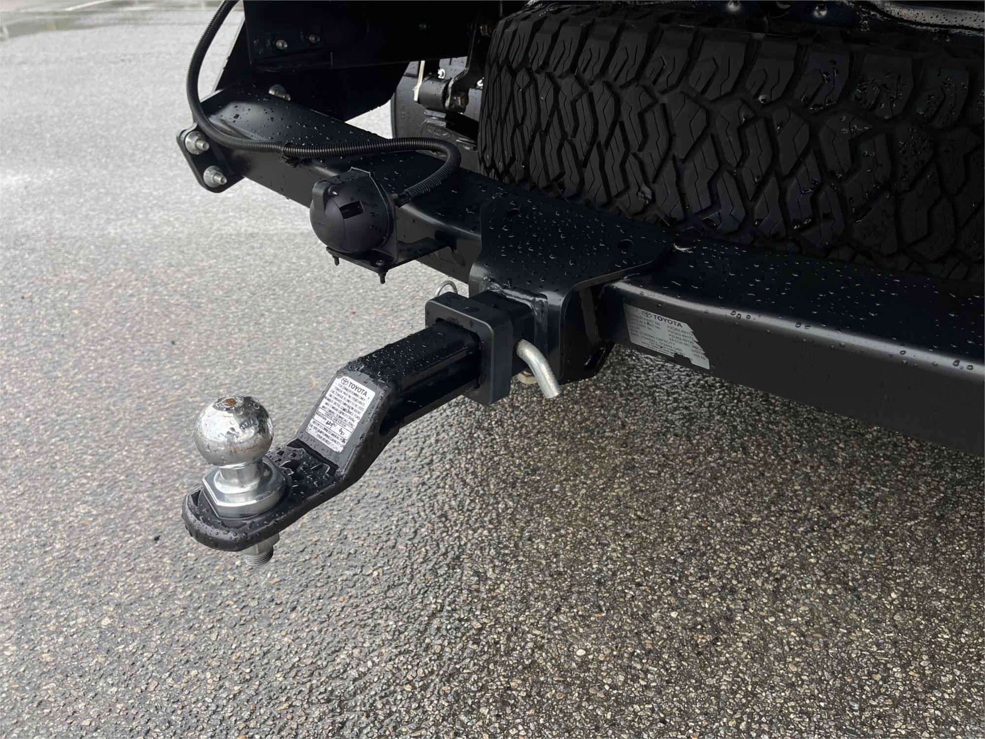 
								2023 Toyota Hilux SR full									