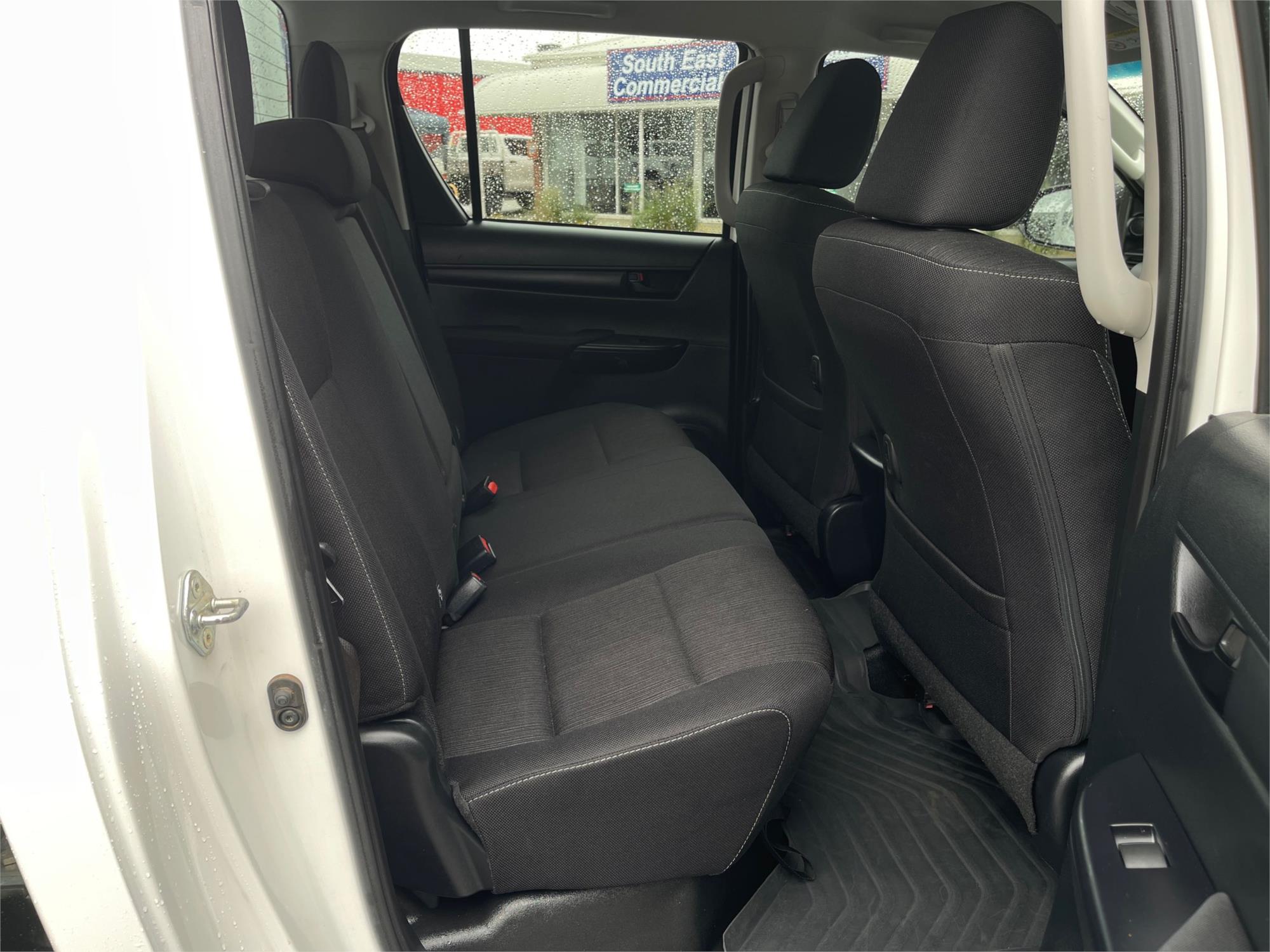 
								2023 Toyota Hilux SR full									