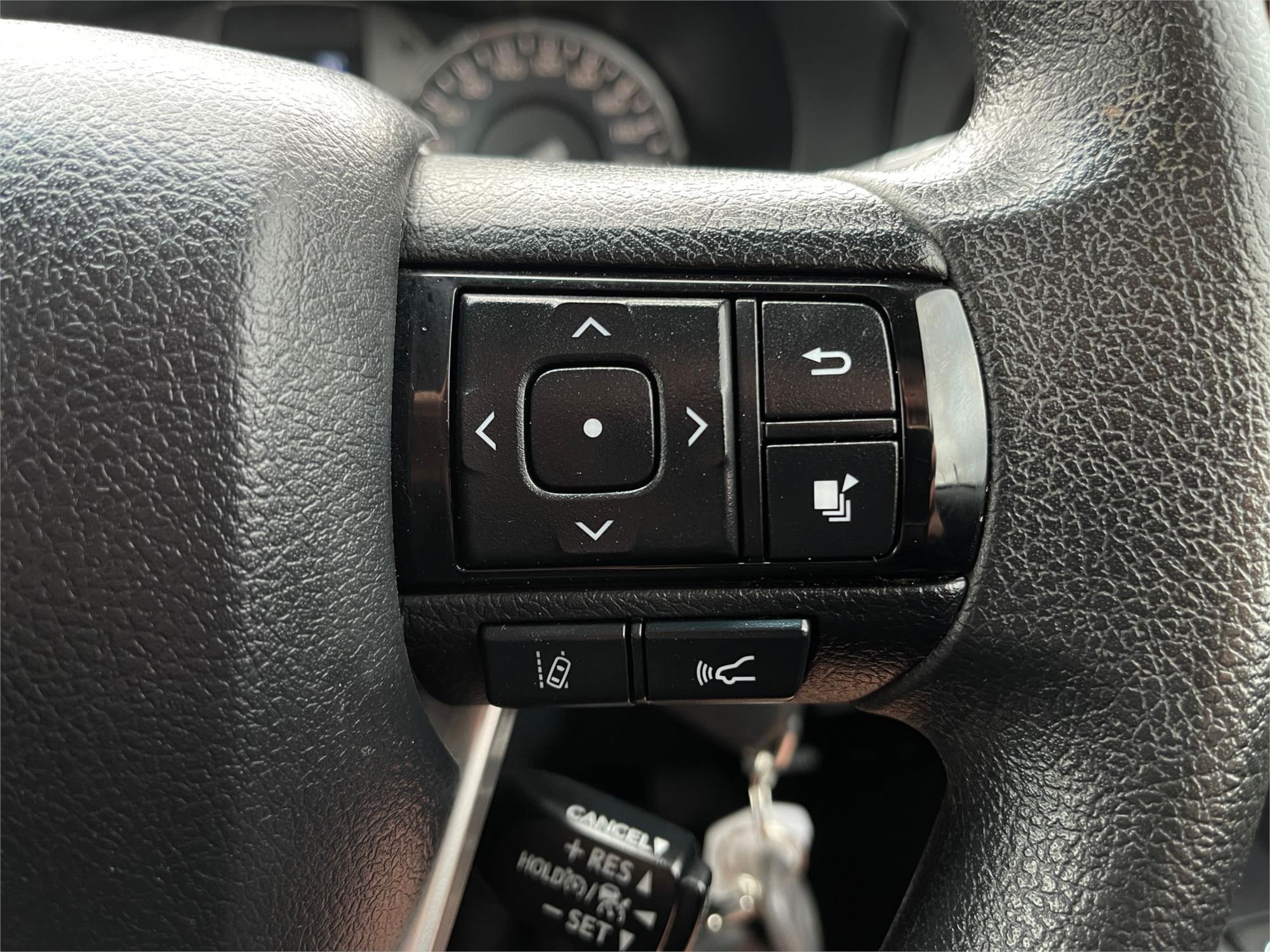 
								2023 Toyota Hilux SR full									