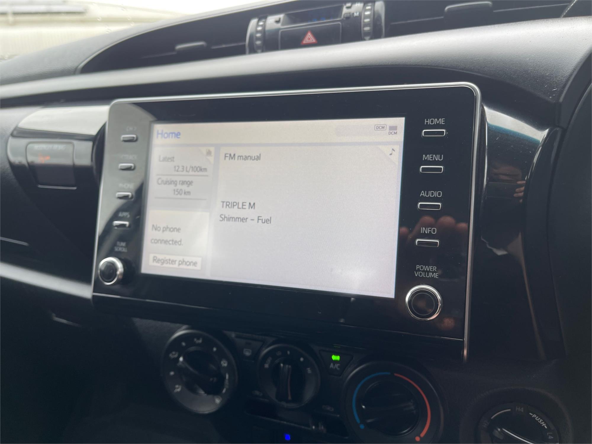 
								2023 Toyota Hilux SR full									