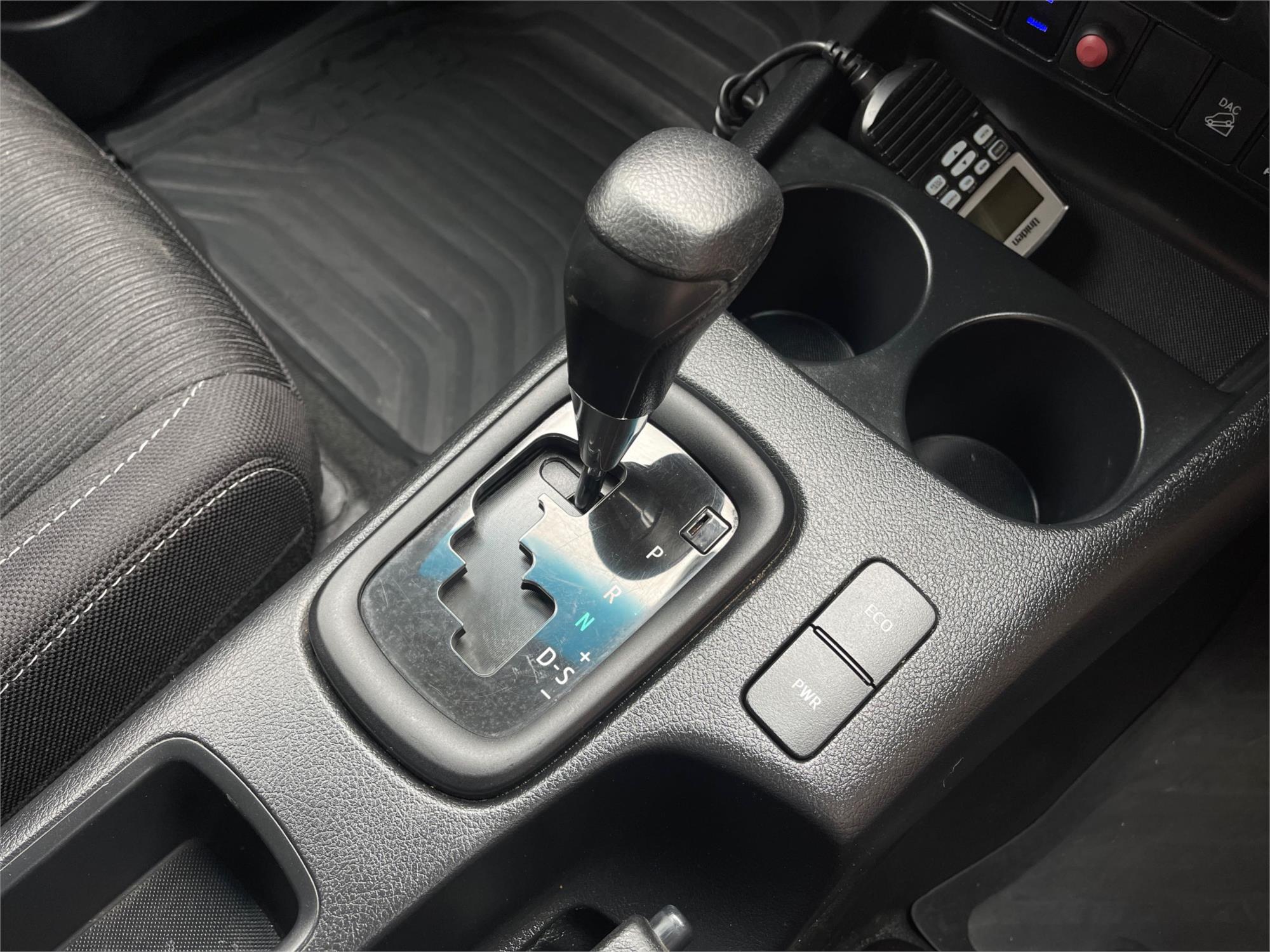 
								2023 Toyota Hilux SR full									