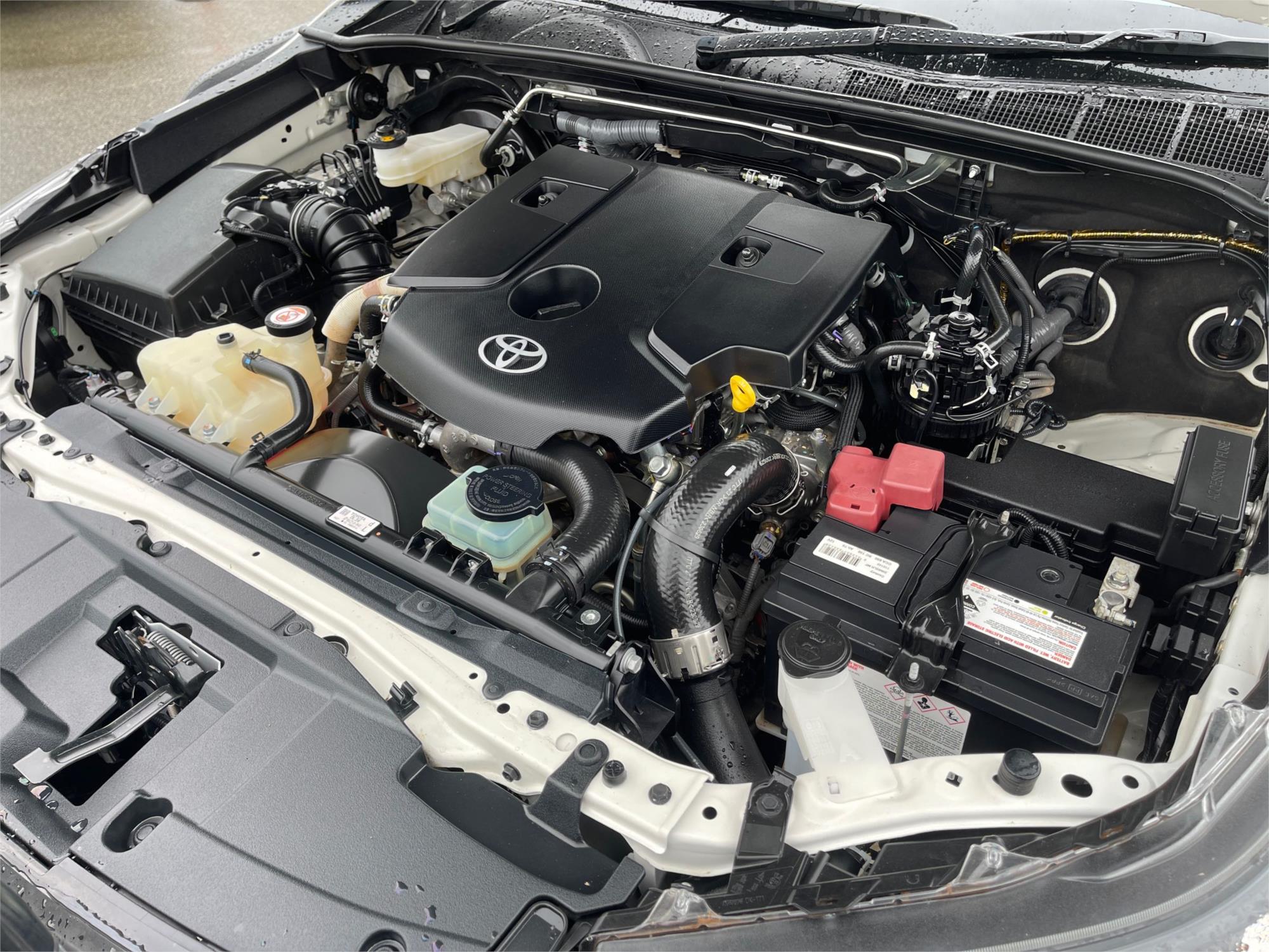 
								2023 Toyota Hilux SR full									