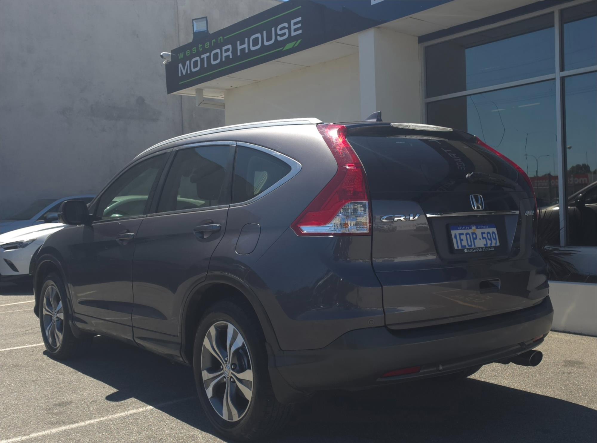 
								2014 Honda CR-V VTi full									