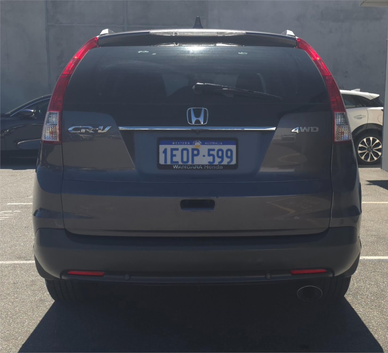 
								2014 Honda CR-V VTi full									