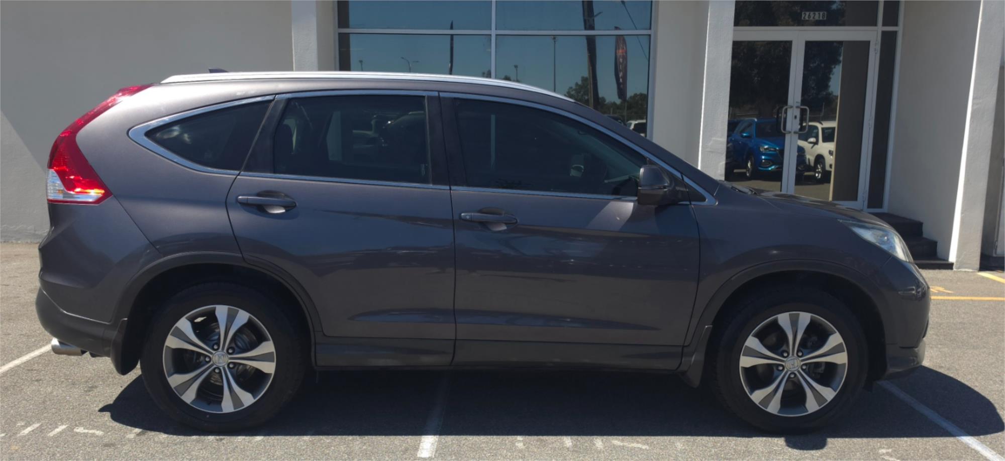 
								2014 Honda CR-V VTi full									
