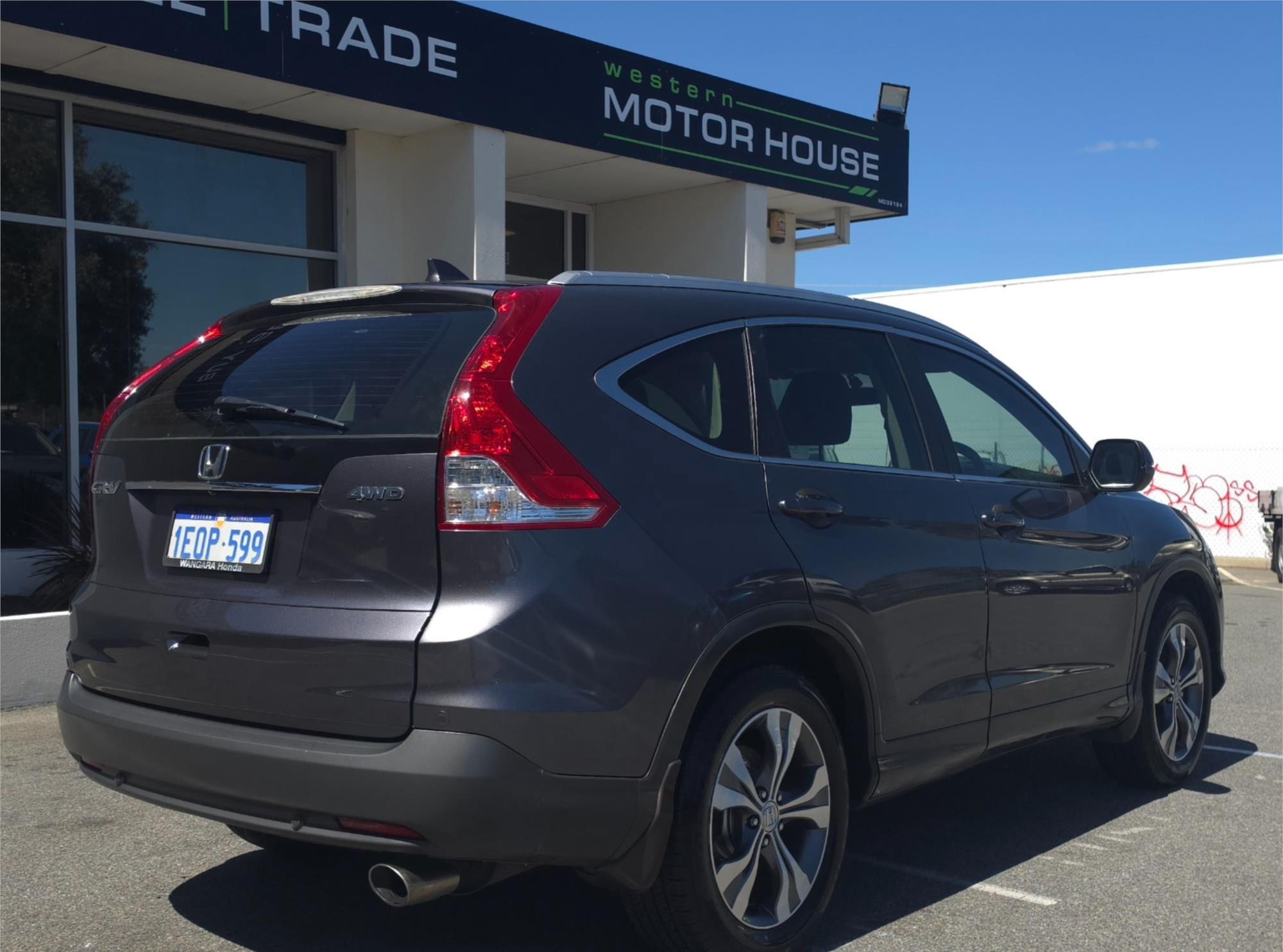 
								2014 Honda CR-V VTi full									