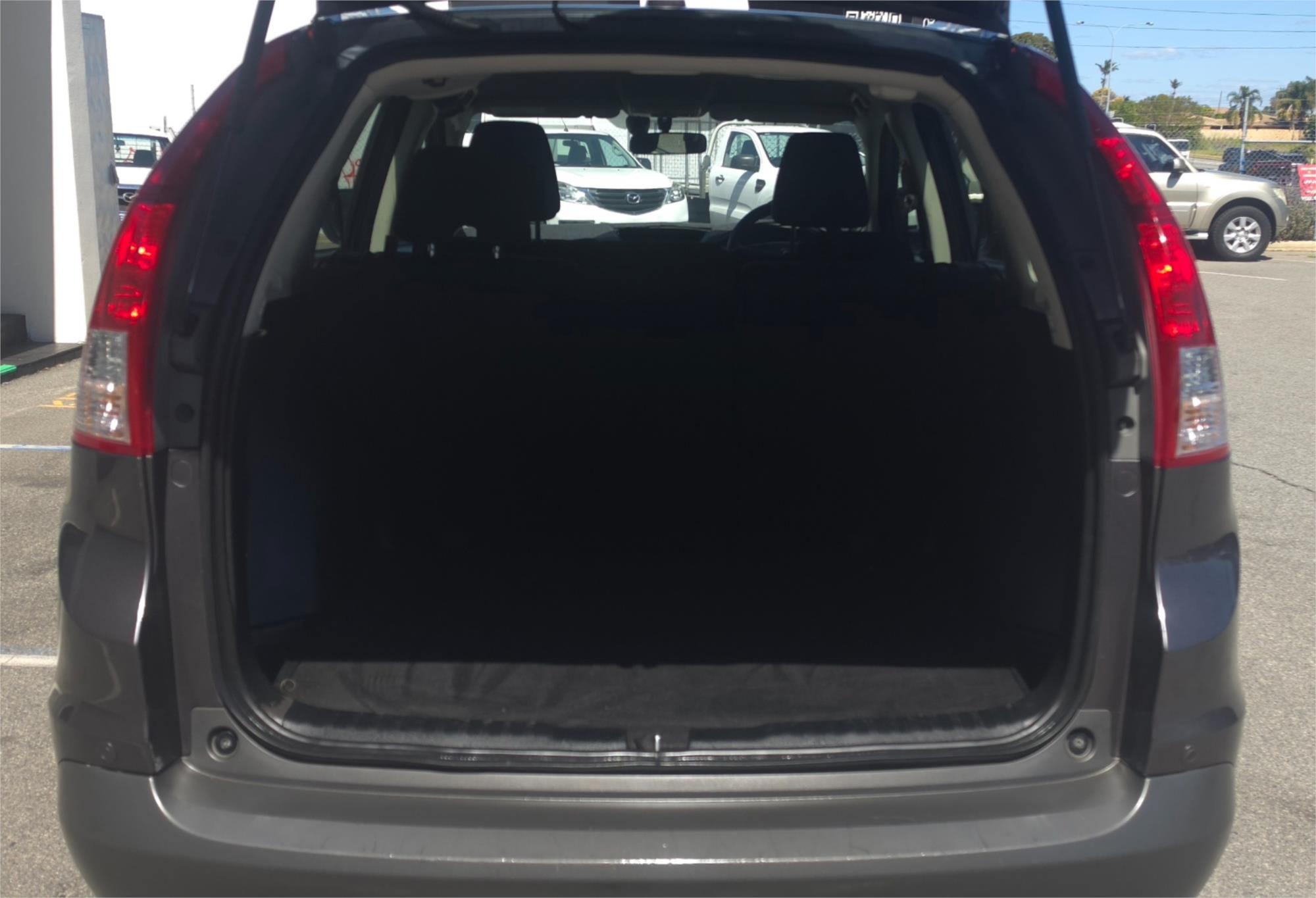 
								2014 Honda CR-V VTi full									