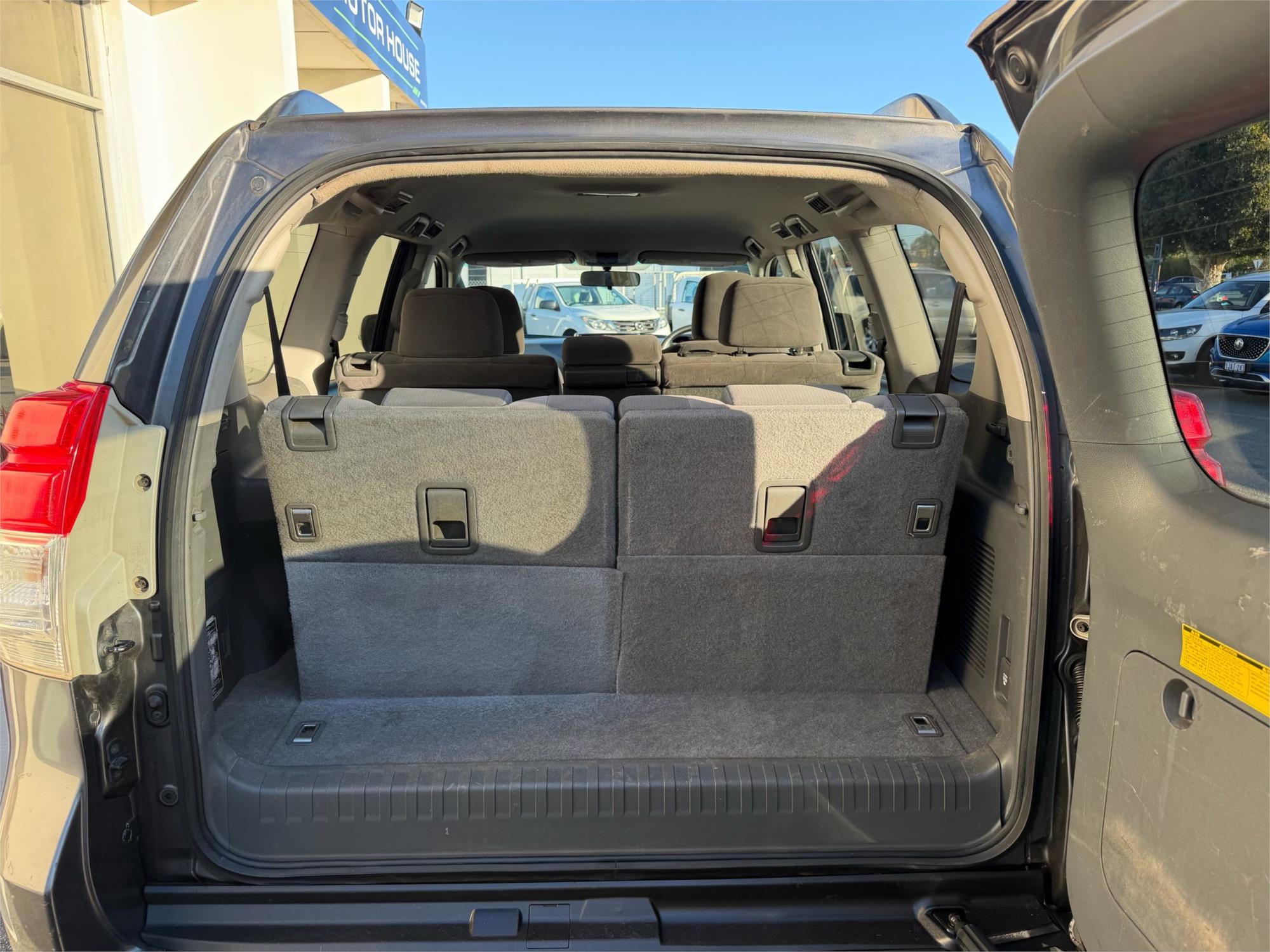 
								2012 Toyota Landcruiser Prado GXL full									