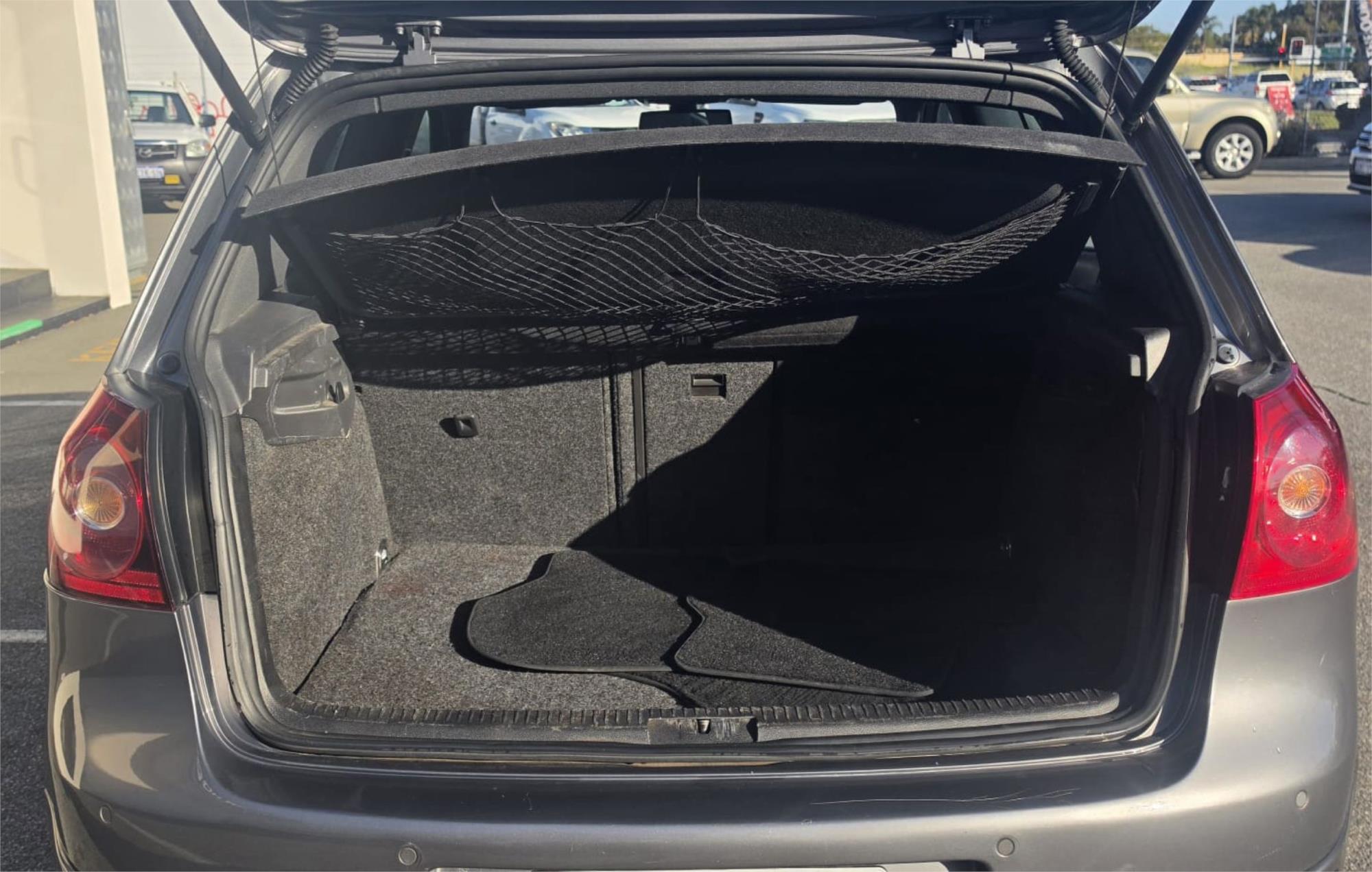 
								2007 Volkswagen Golf R32 full									