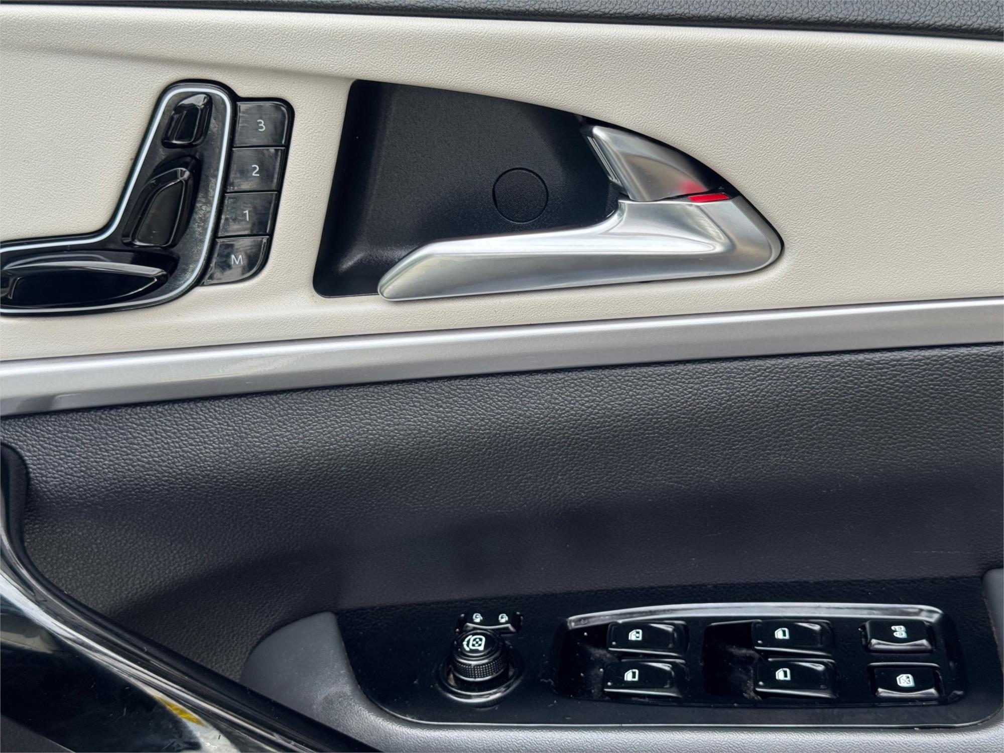 
								2024 Mahindra XUV700 AX7L full									