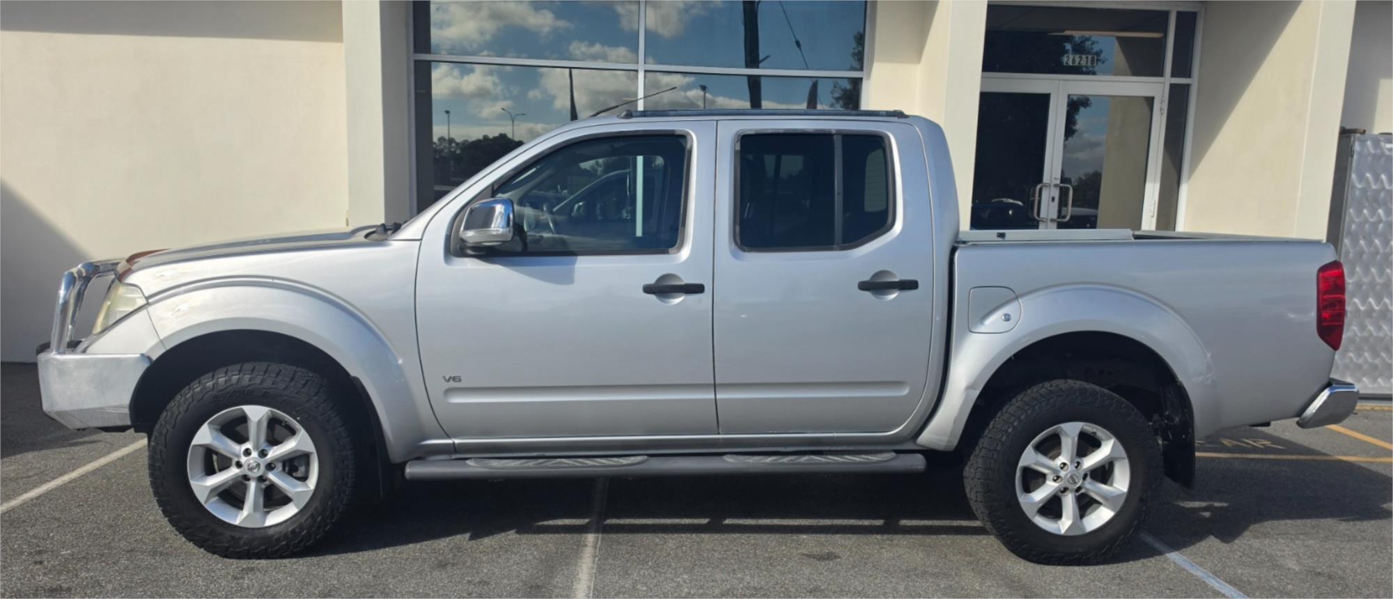 
								2014 Nissan Navara ST-X 550 full									