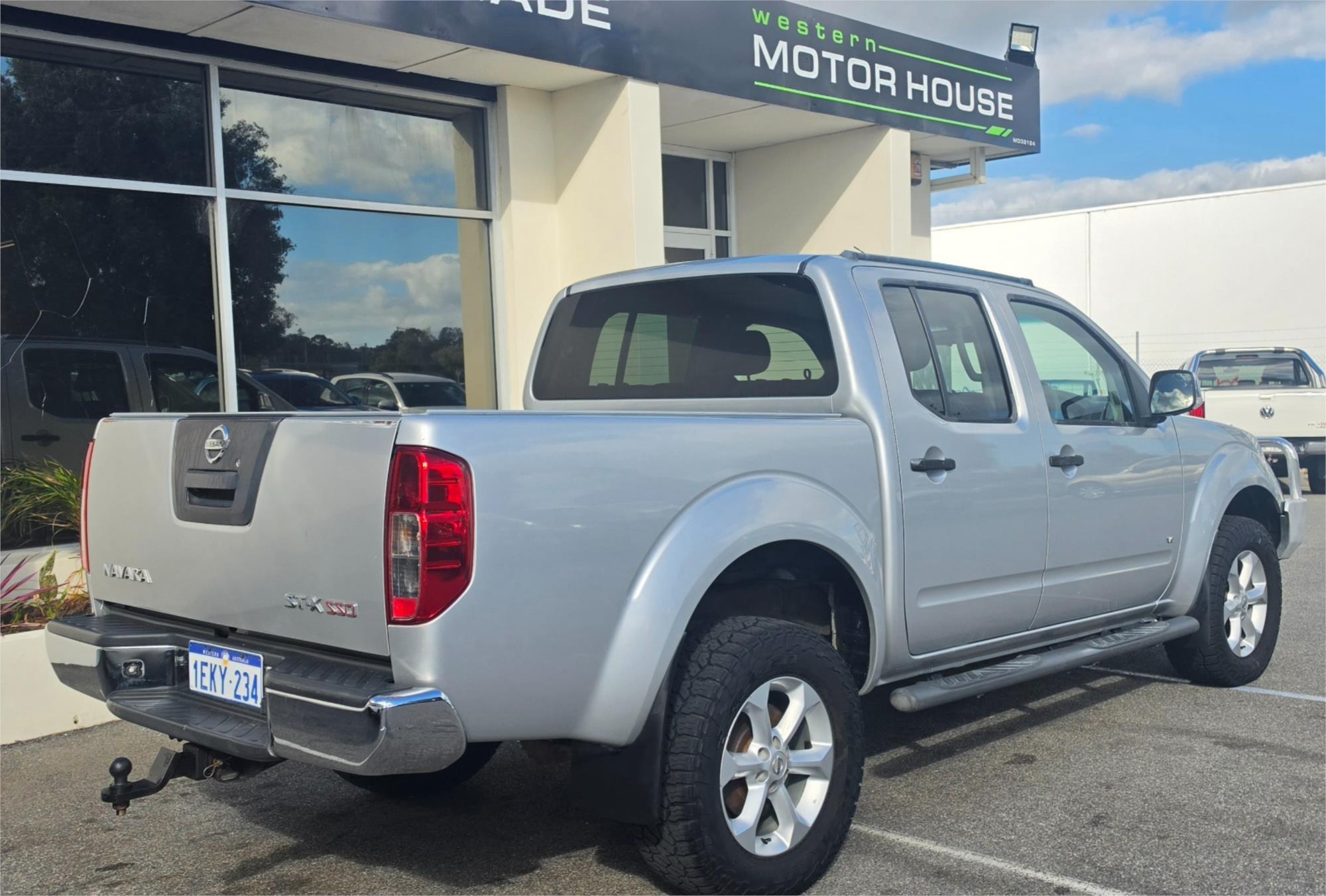 
								2014 Nissan Navara ST-X 550 full									