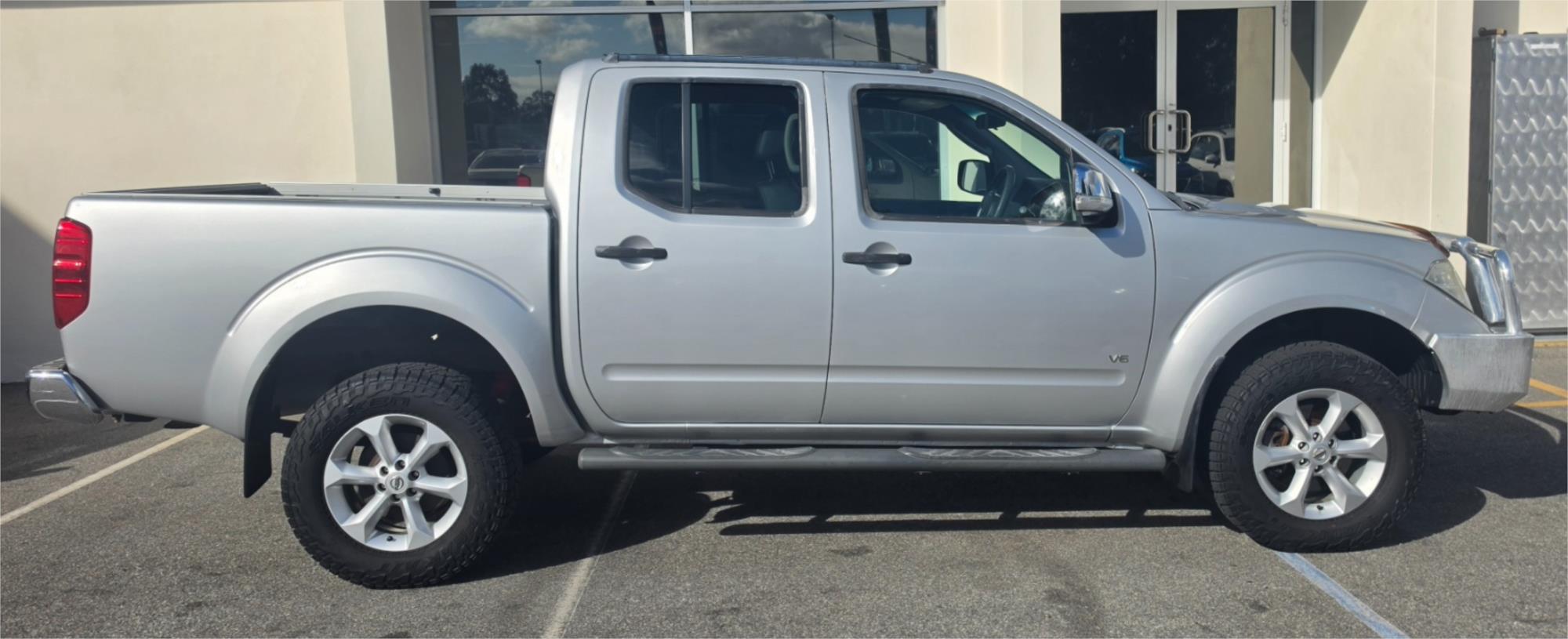
								2014 Nissan Navara ST-X 550 full									