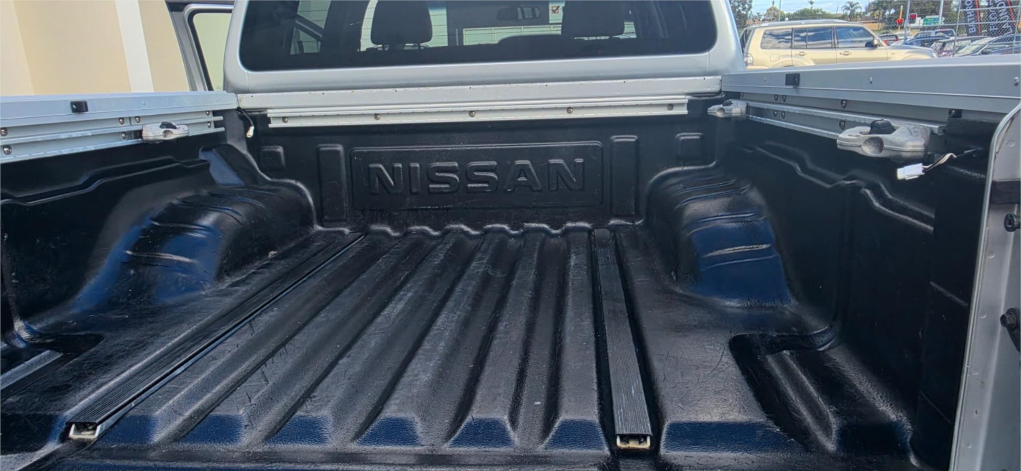 
								2014 Nissan Navara ST-X 550 full									