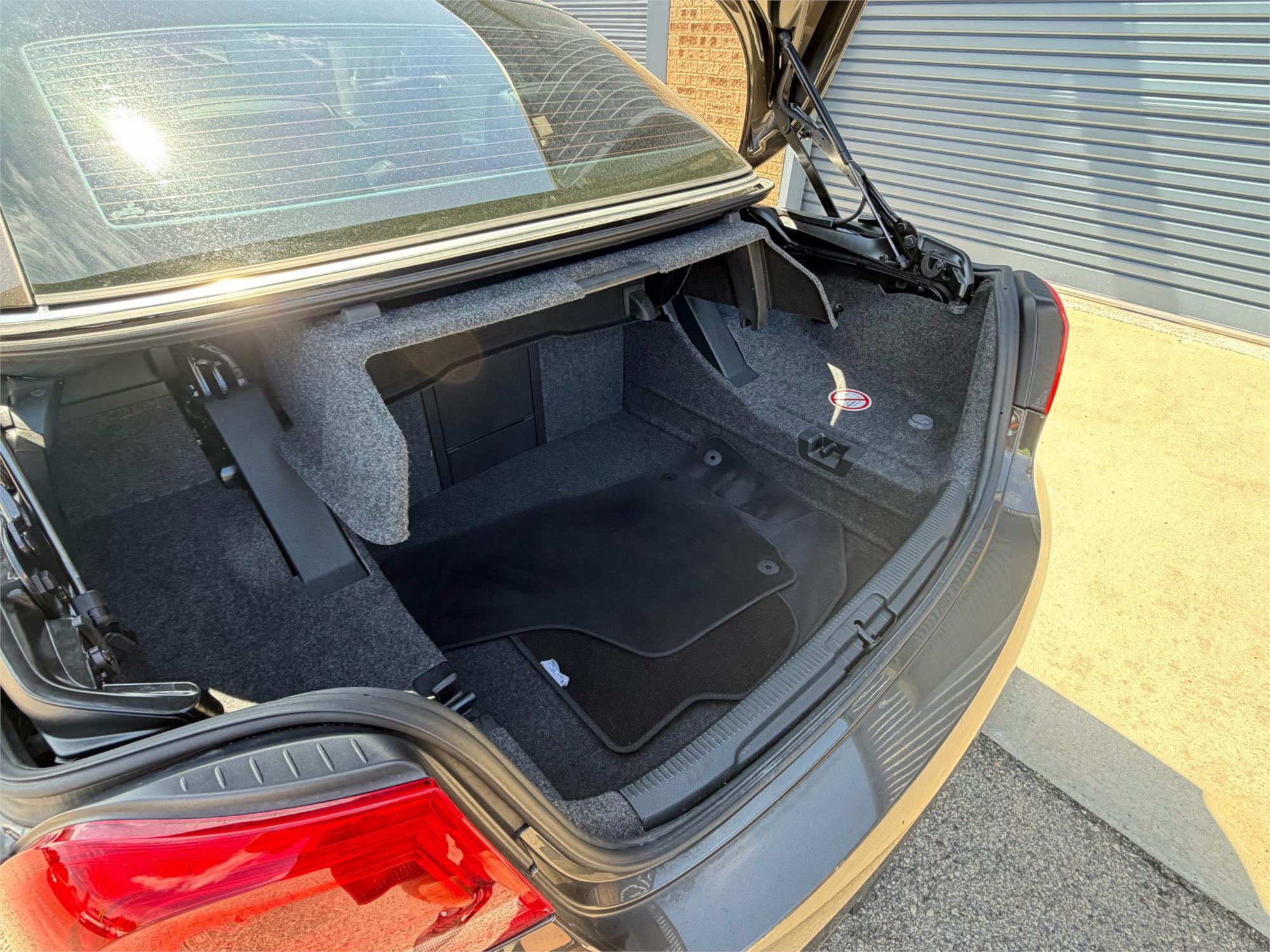 
								2012 Volkswagen Eos 155TSI full									