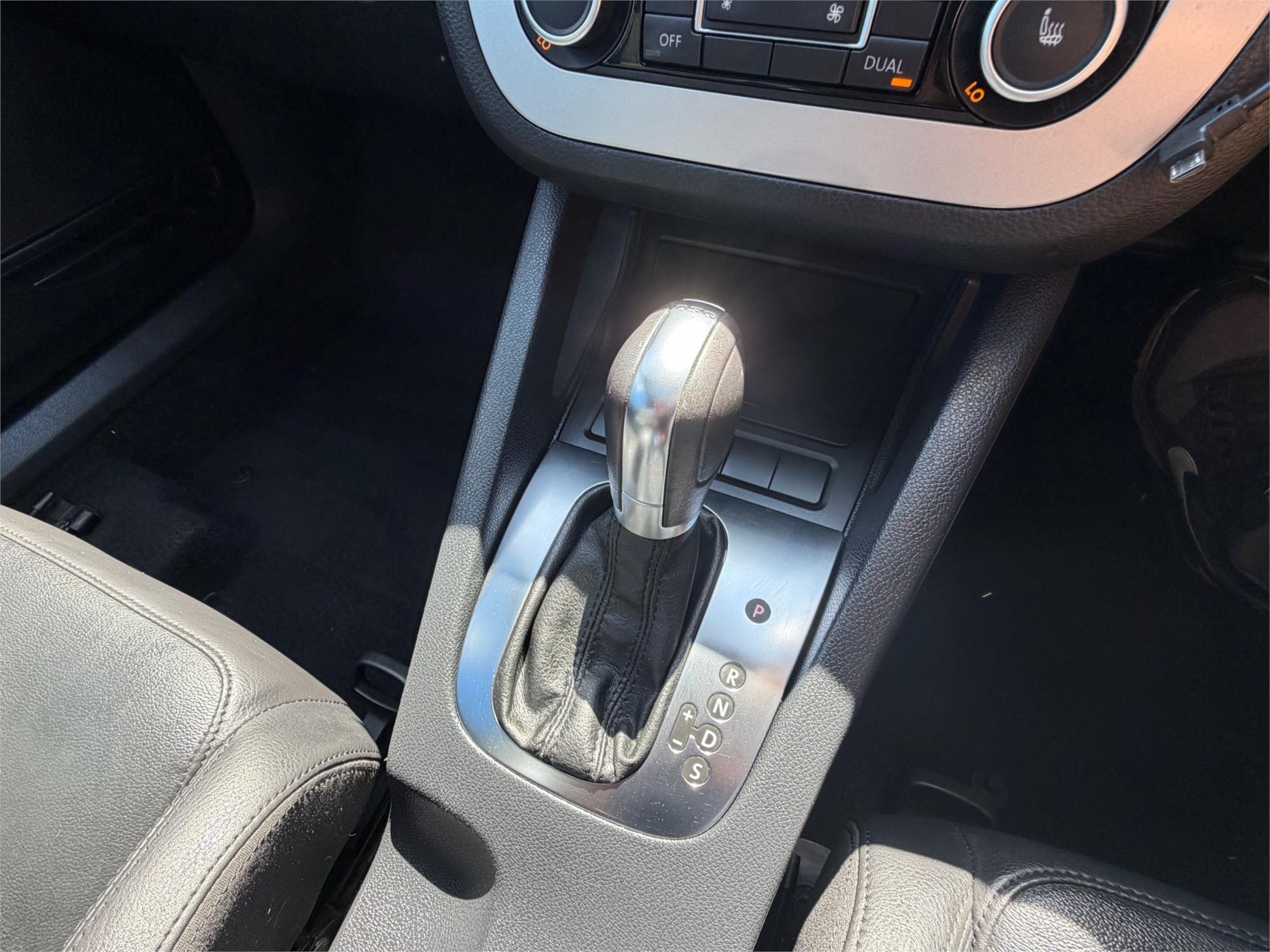 
								2012 Volkswagen Eos 155TSI full									
