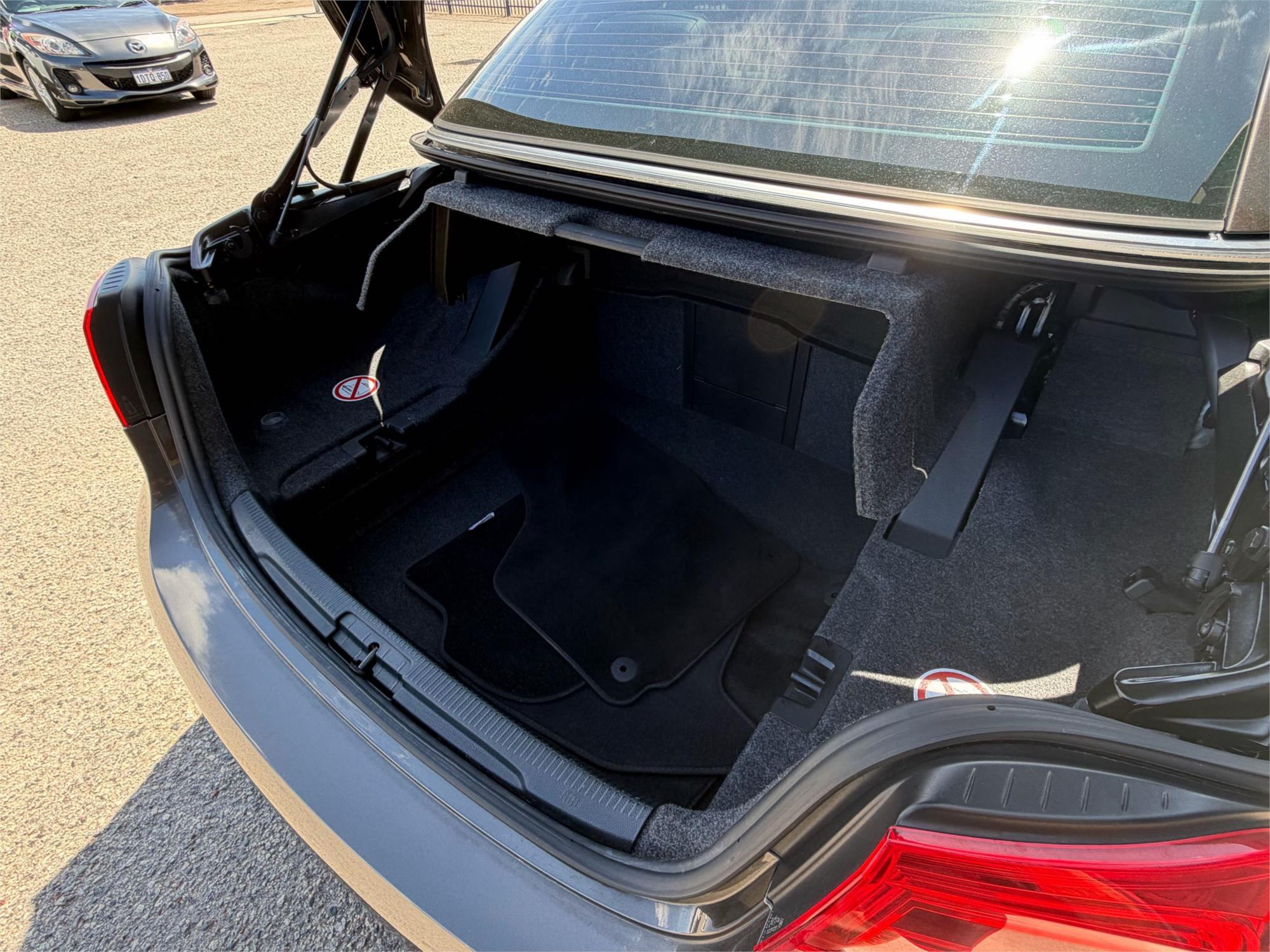 
								2012 Volkswagen Eos 155TSI full									