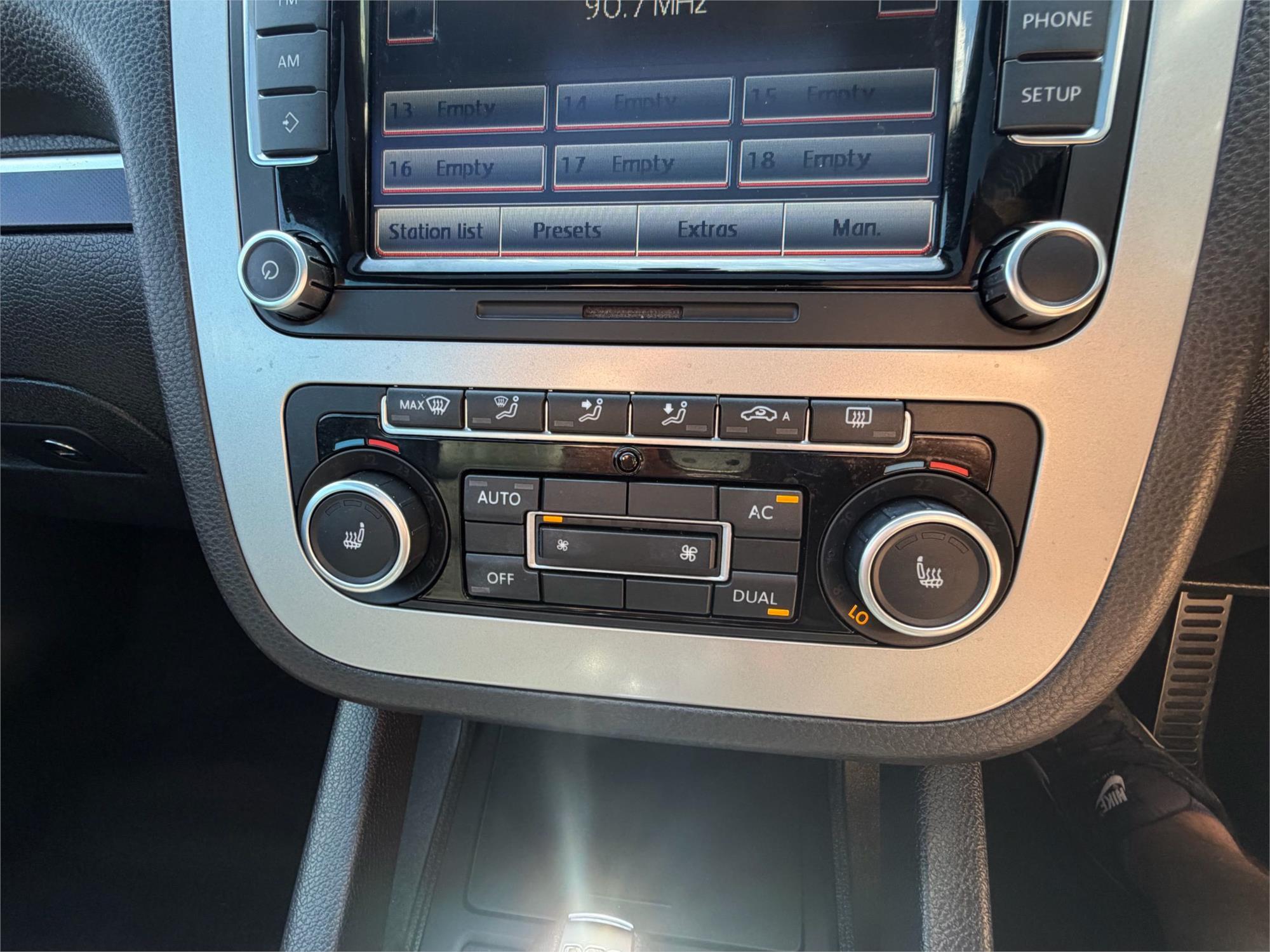 
								2012 Volkswagen Eos 155TSI full									