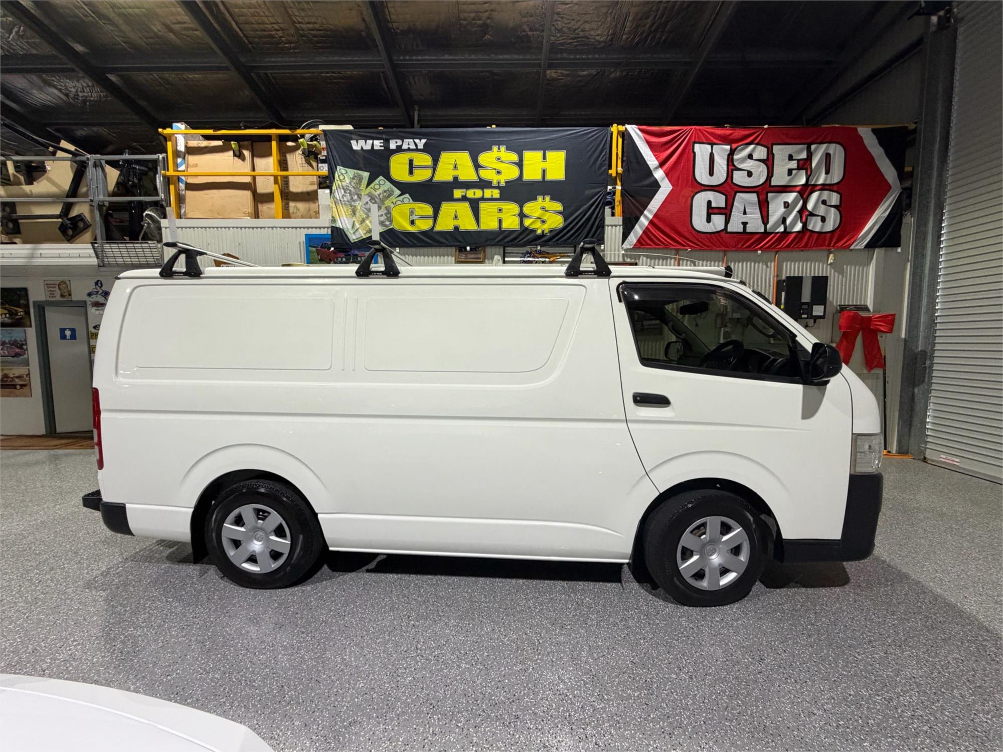 
								2016 Toyota Hiace full									