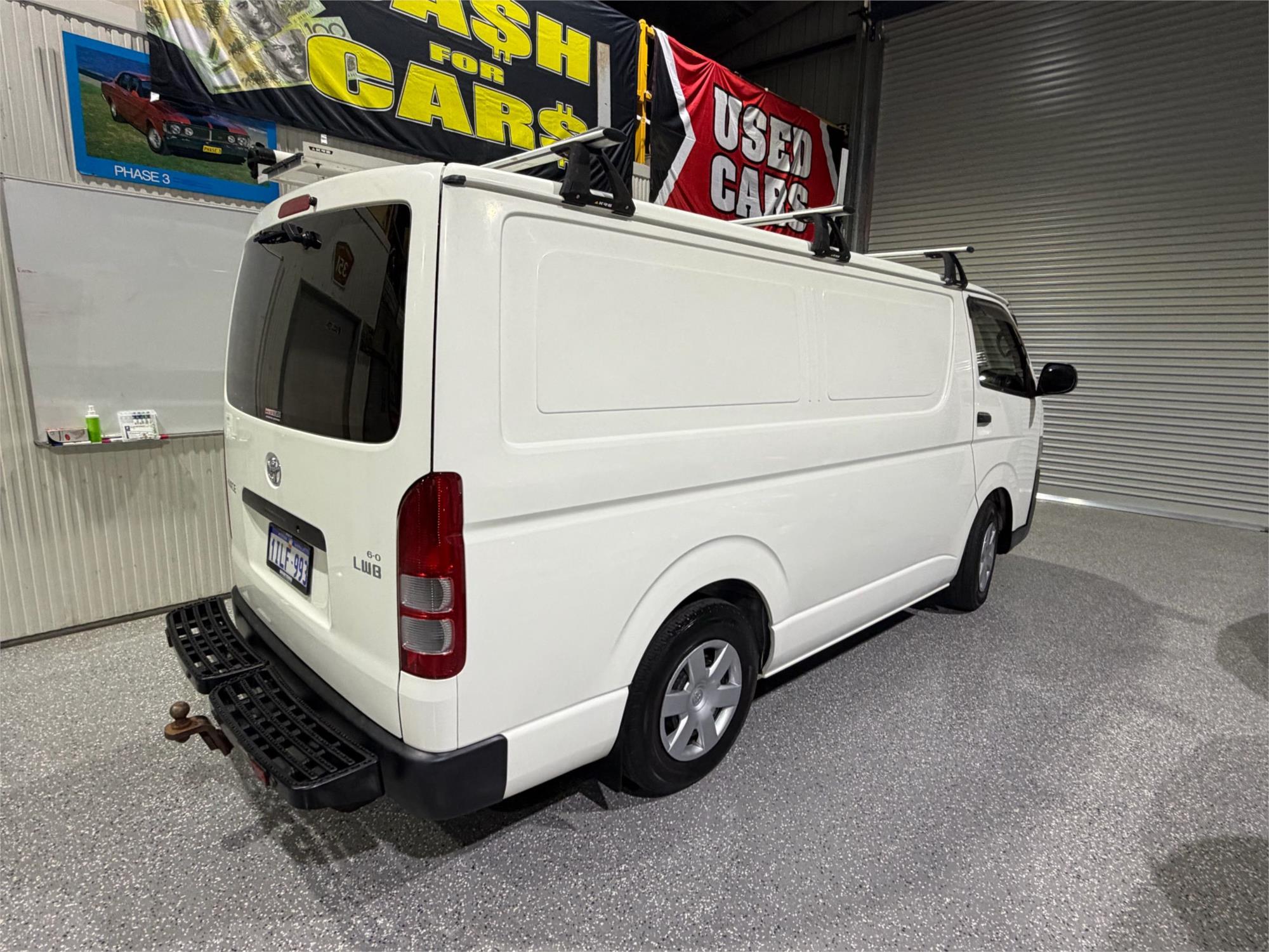 
								2016 Toyota Hiace full									
