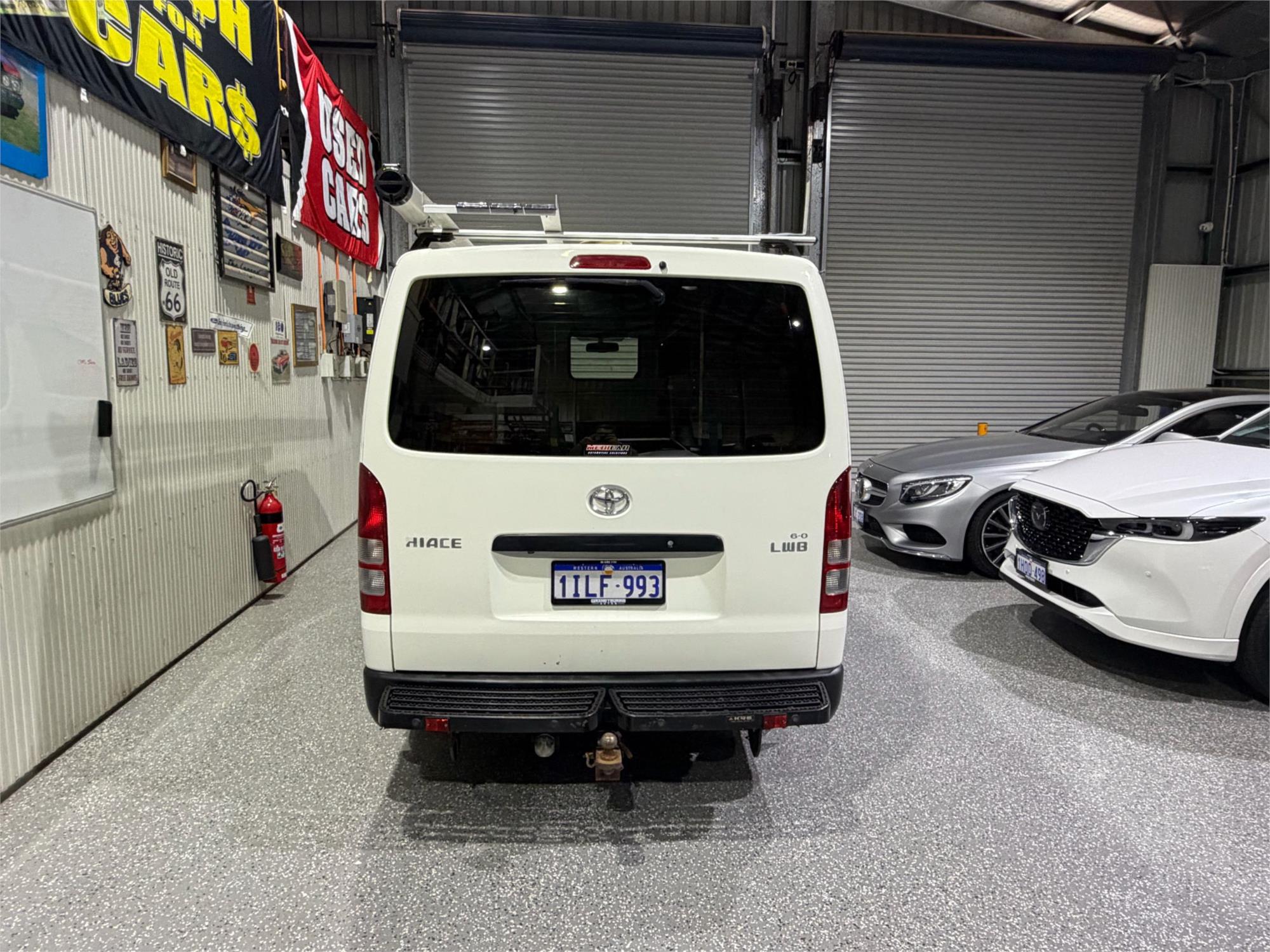 
								2016 Toyota Hiace full									