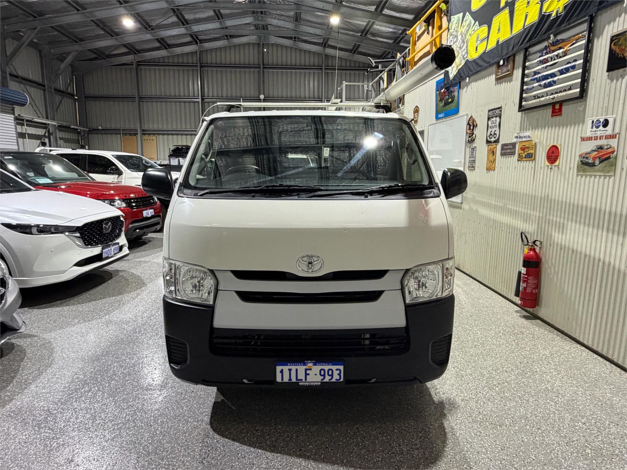 
								2016 Toyota Hiace full									