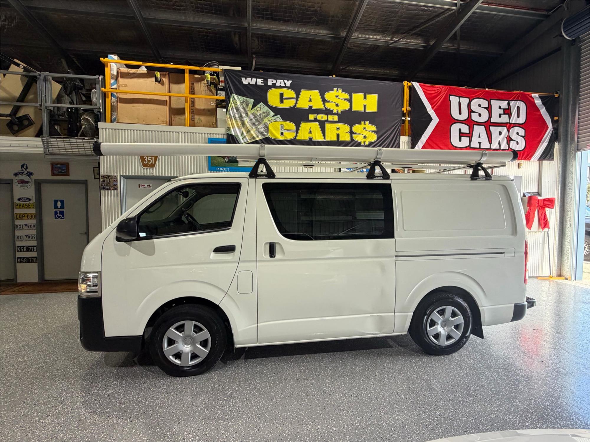 
								2016 Toyota Hiace full									