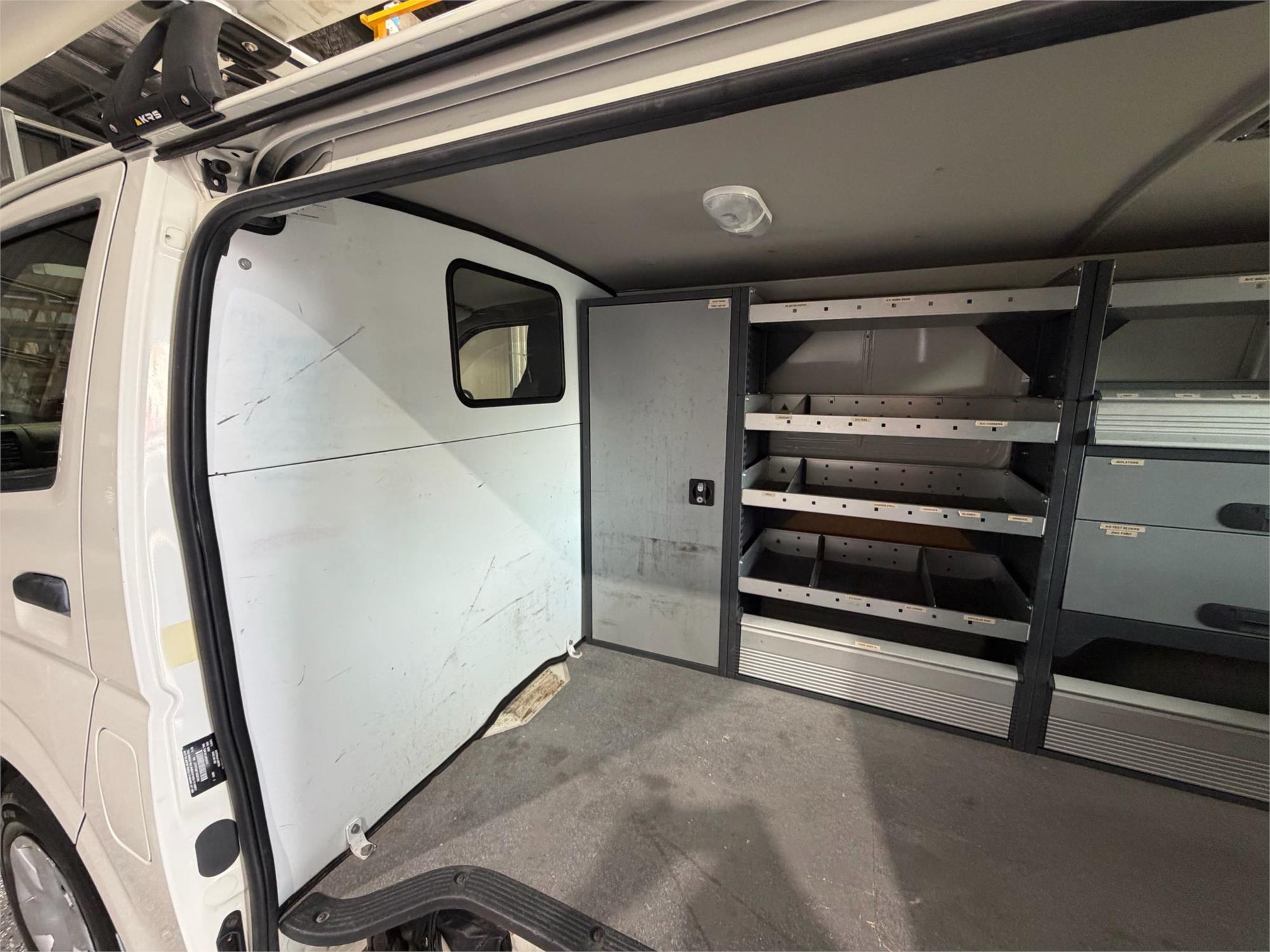 
								2016 Toyota Hiace full									