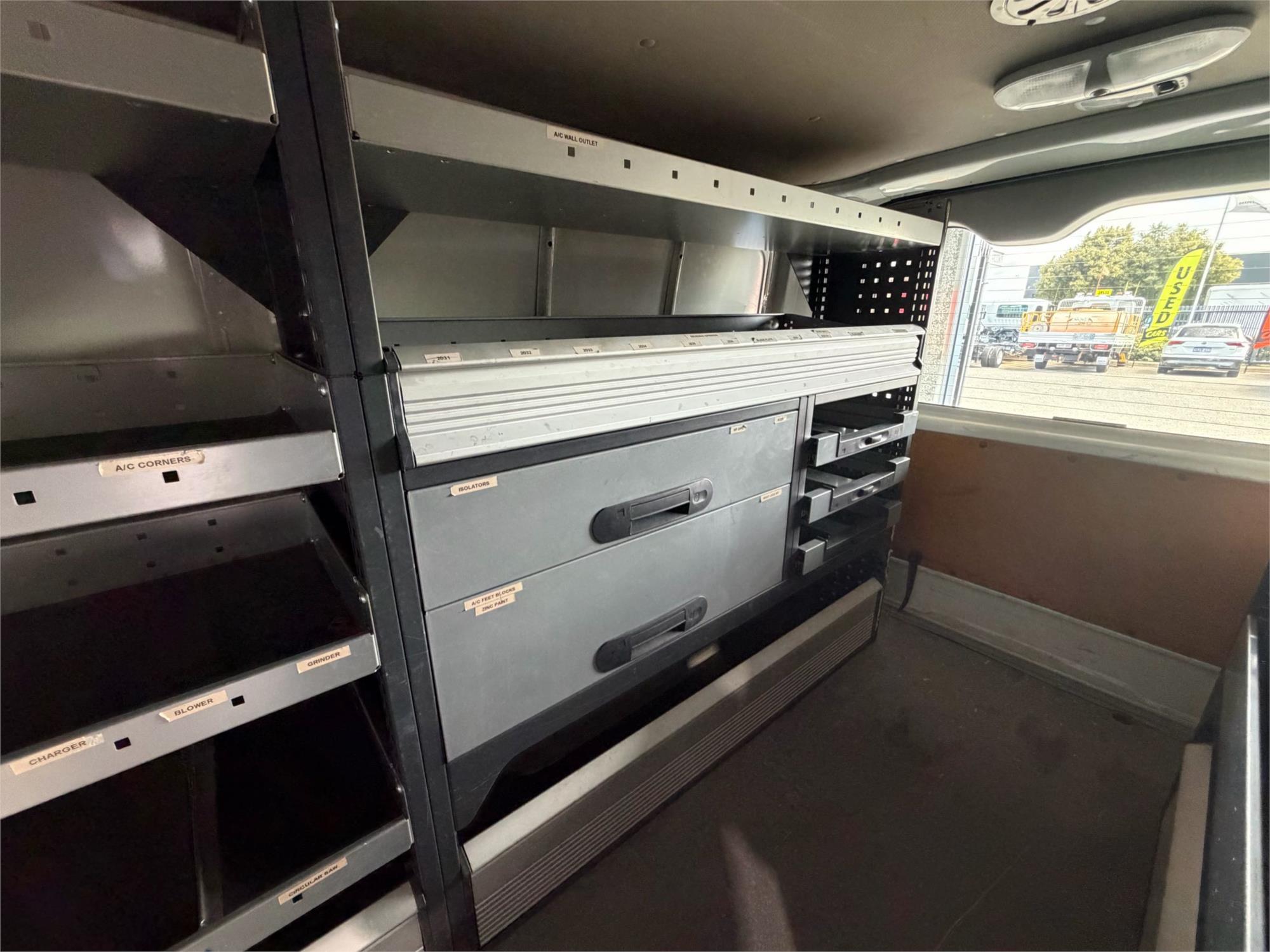 
								2016 Toyota Hiace full									