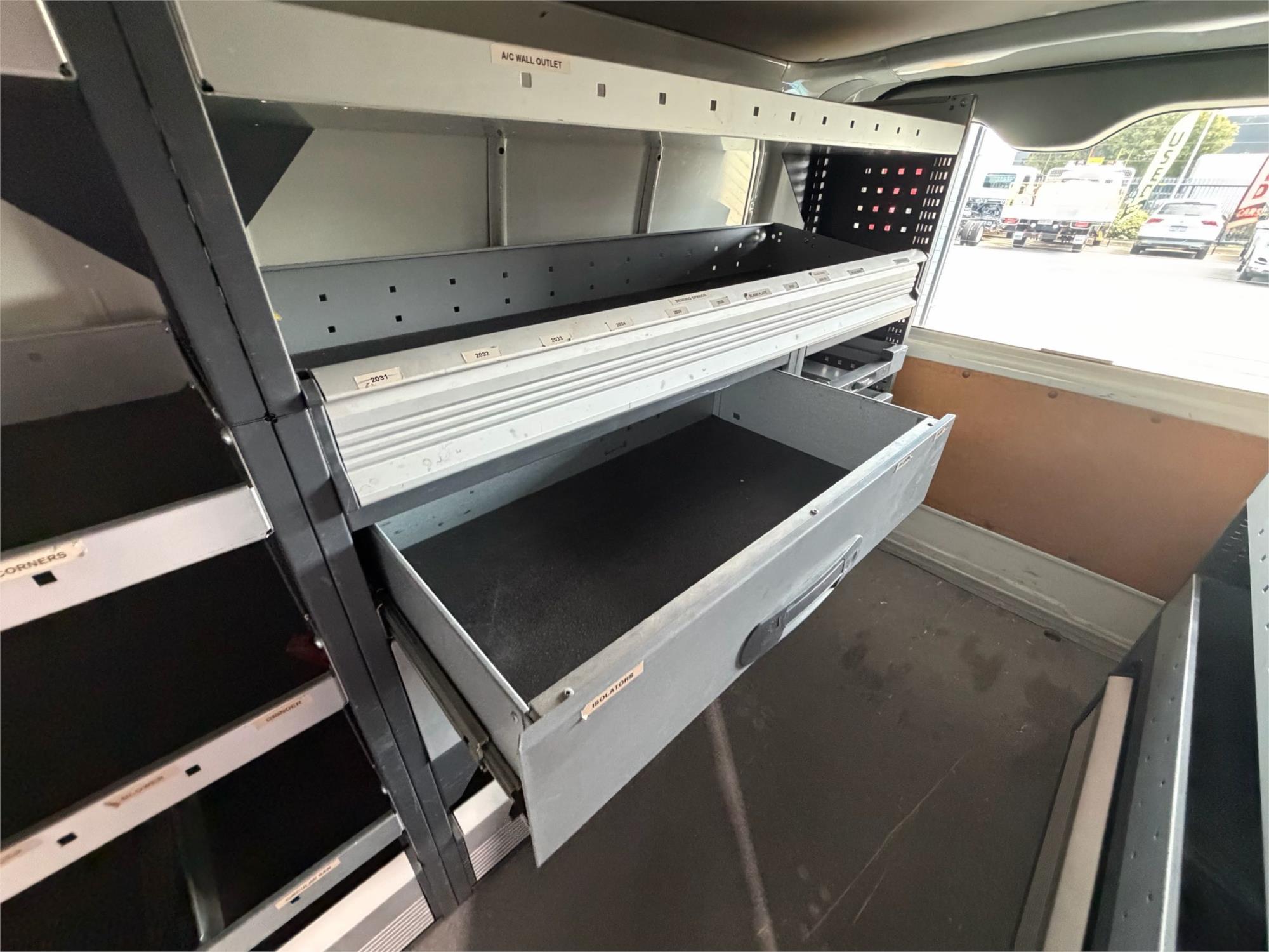 
								2016 Toyota Hiace full									
