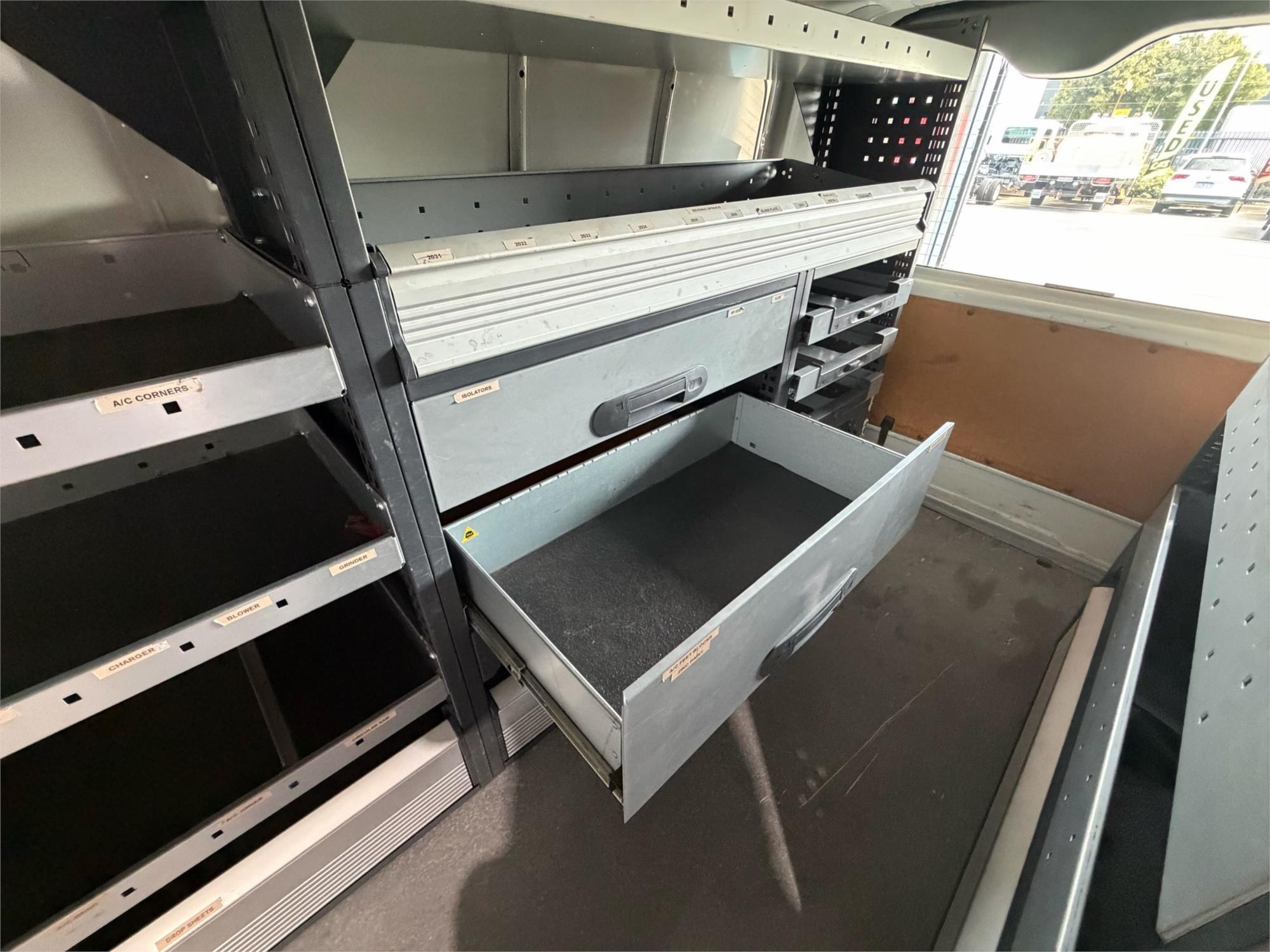 
								2016 Toyota Hiace full									