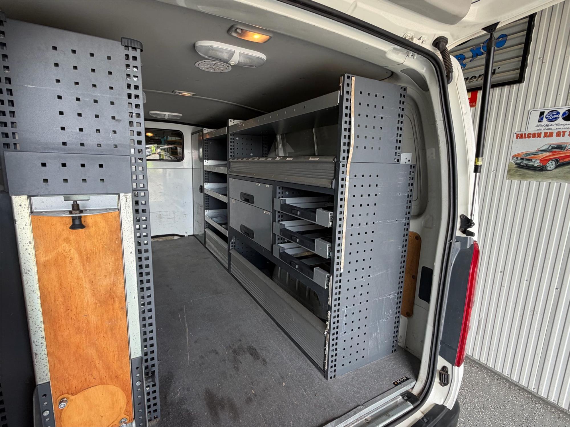 
								2016 Toyota Hiace full									