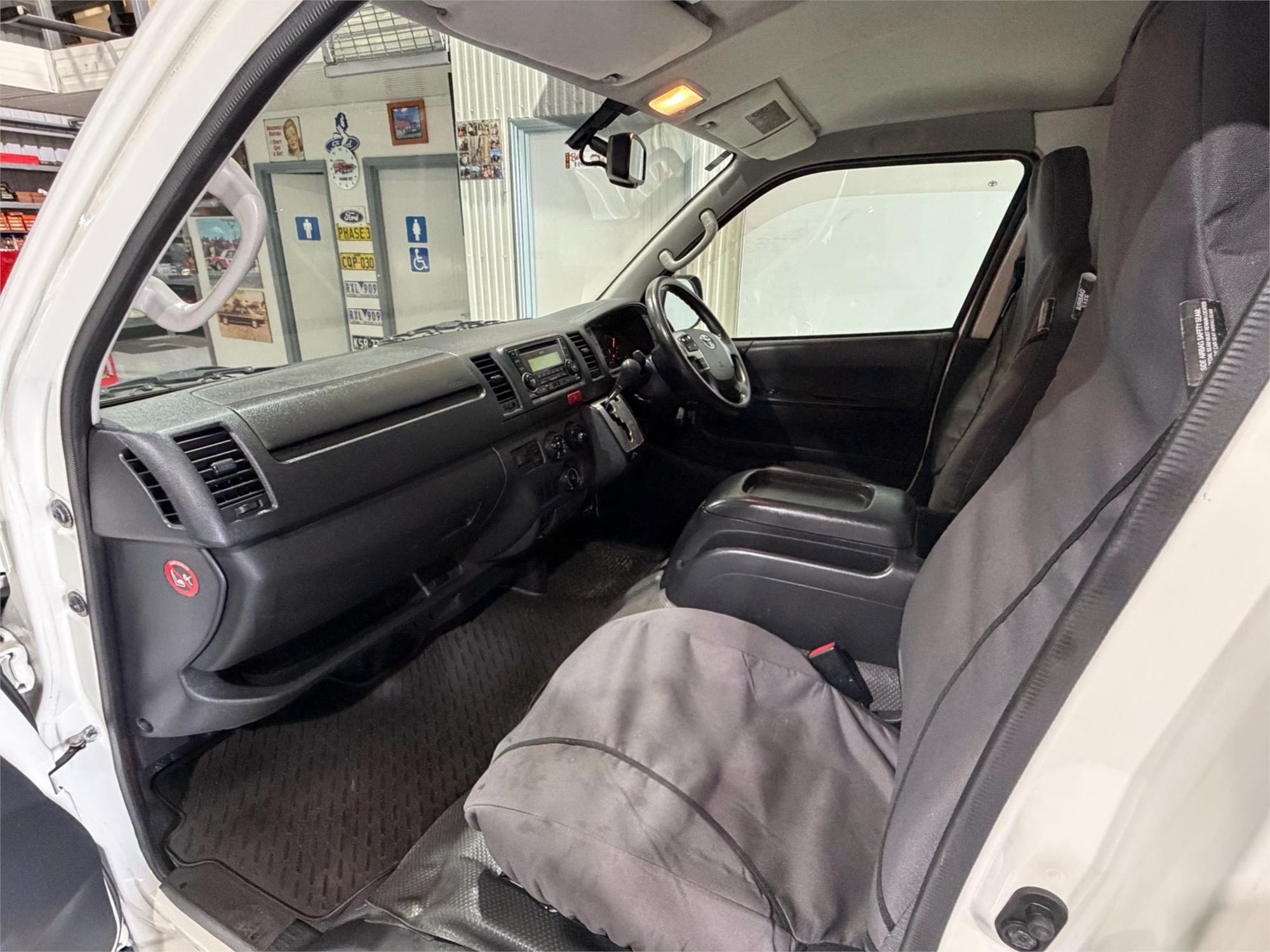
								2016 Toyota Hiace full									