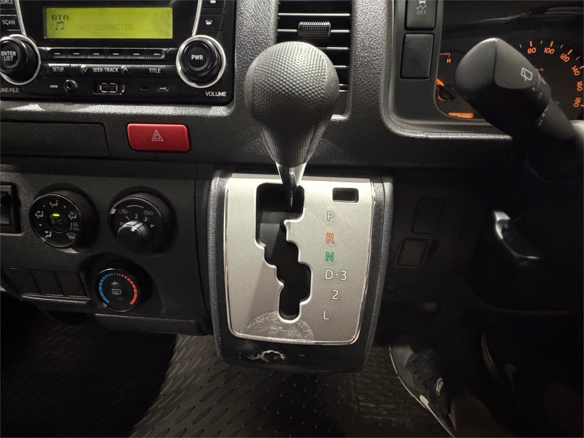 
								2016 Toyota Hiace full									