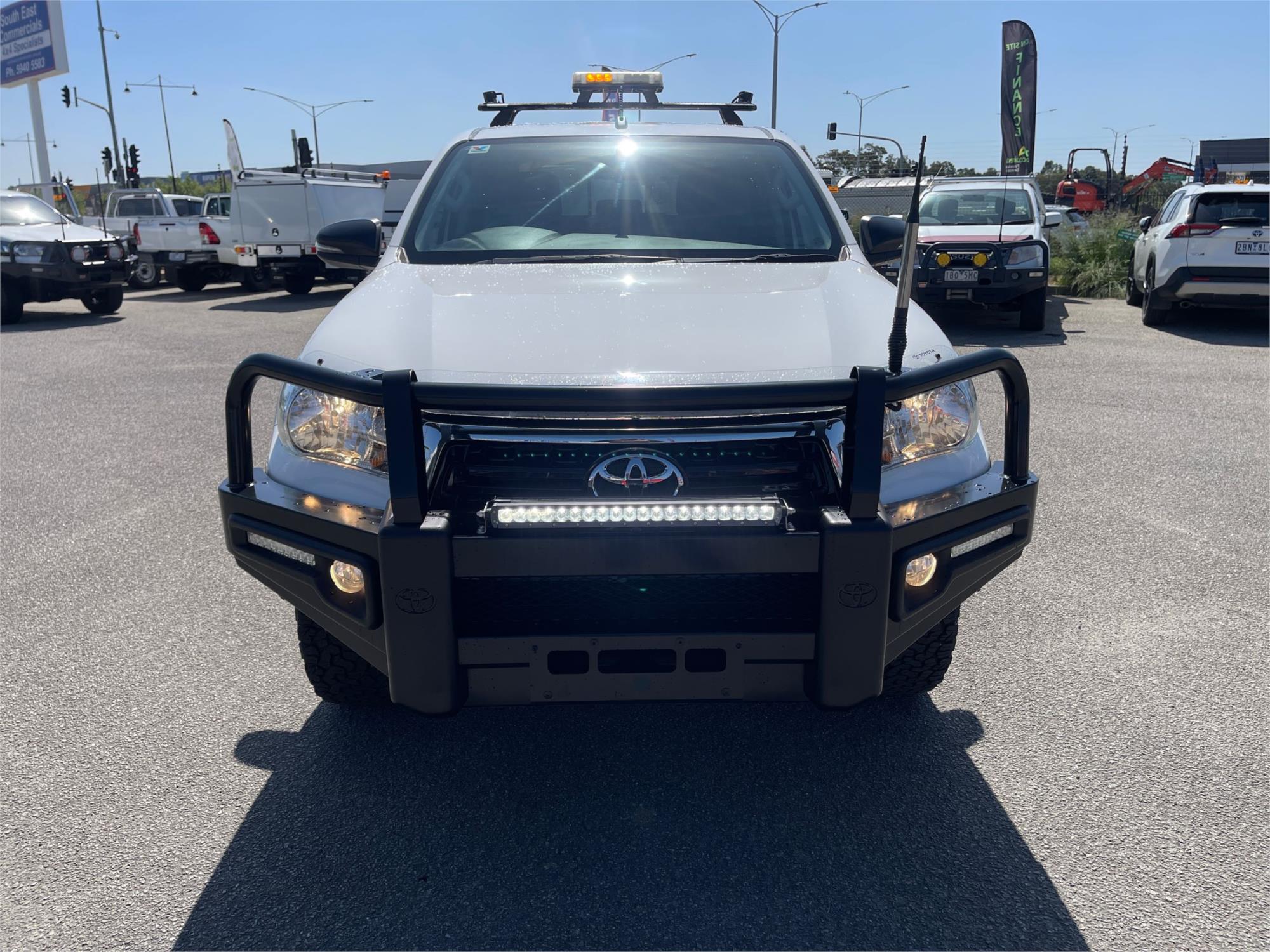 
								2018 Toyota Hilux SR full									