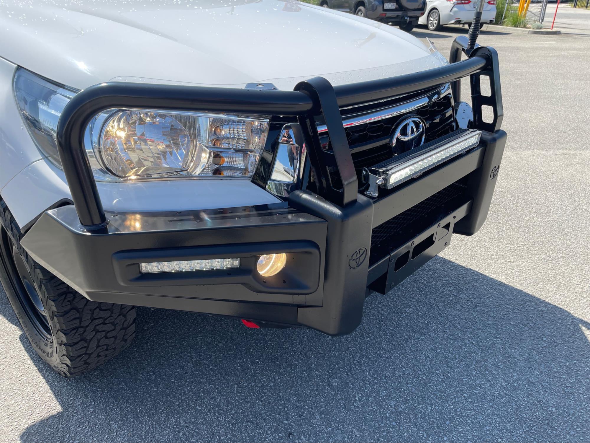 
								2018 Toyota Hilux SR full									