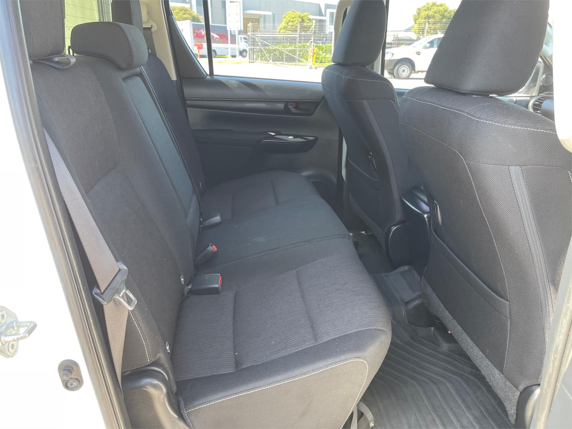
								2018 Toyota Hilux SR full									