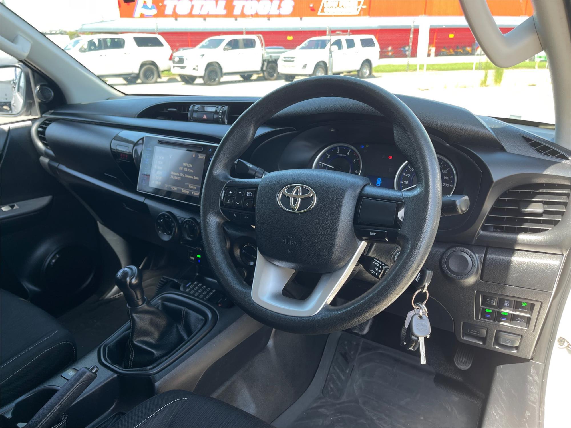 
								2018 Toyota Hilux SR full									