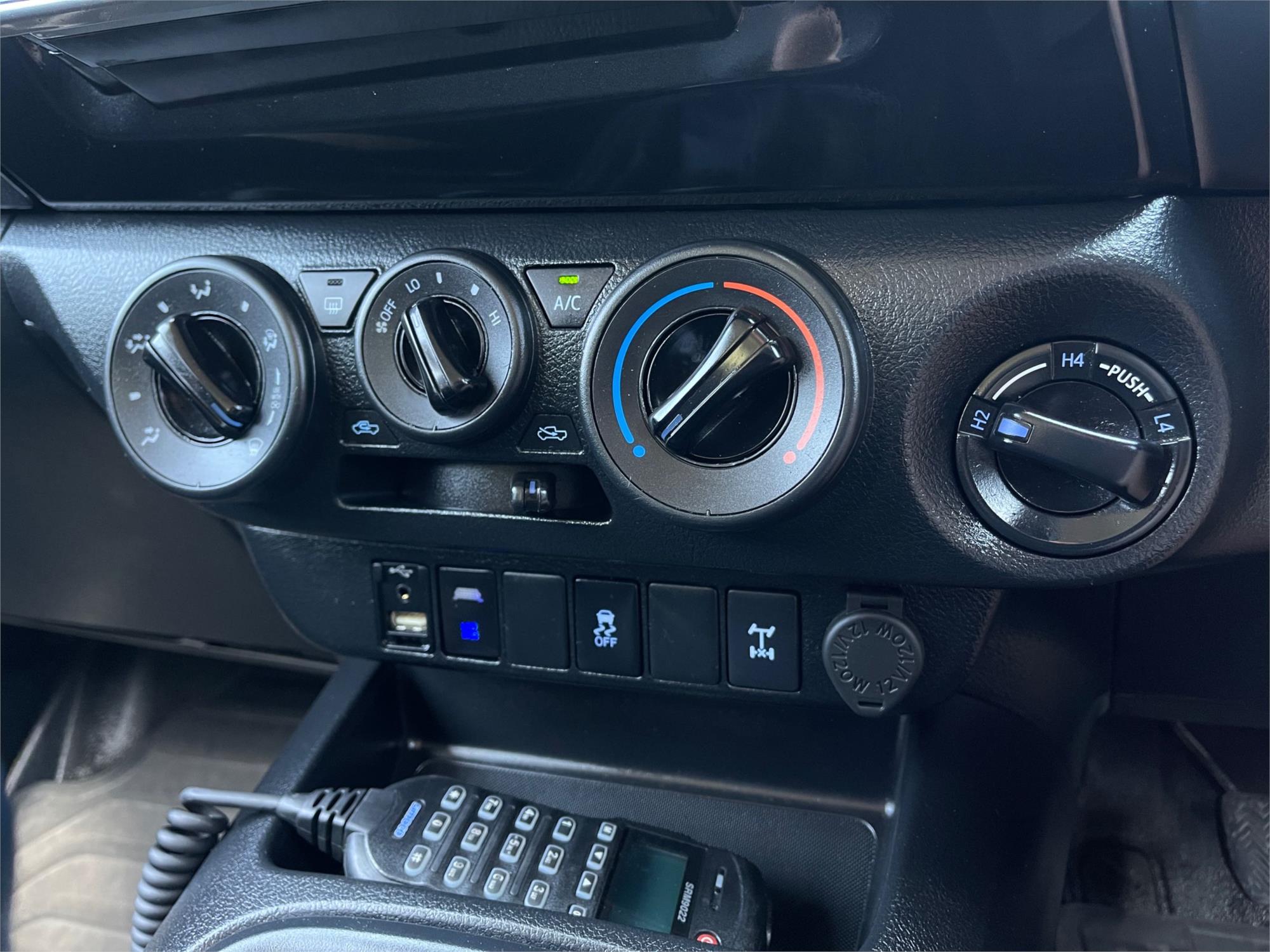 
								2018 Toyota Hilux SR full									