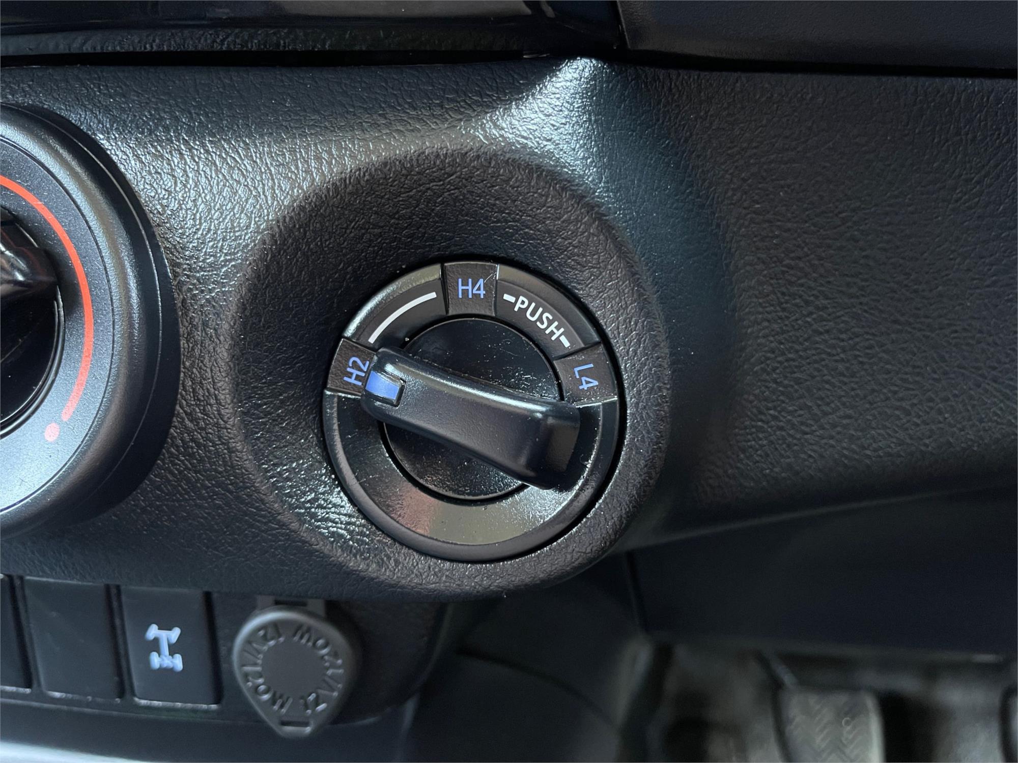 
								2018 Toyota Hilux SR full									